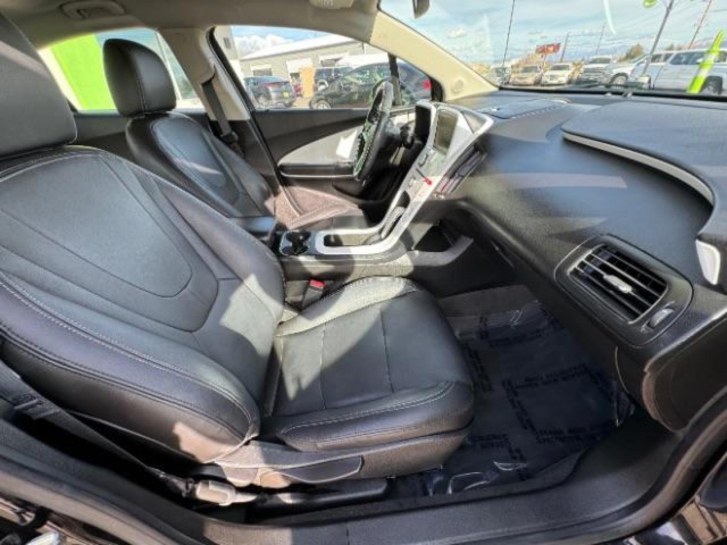 2014 Black /Black Leather Interior Chevrolet Volt Premium (1G1RB6E44EU) with an ELECTRIC engine, Continuously Variable Transmission transmission, located at 940 North Main Street, Cedar City, UT, 84720, (435) 628-0023, 37.692936, -113.061897 - Photo#32