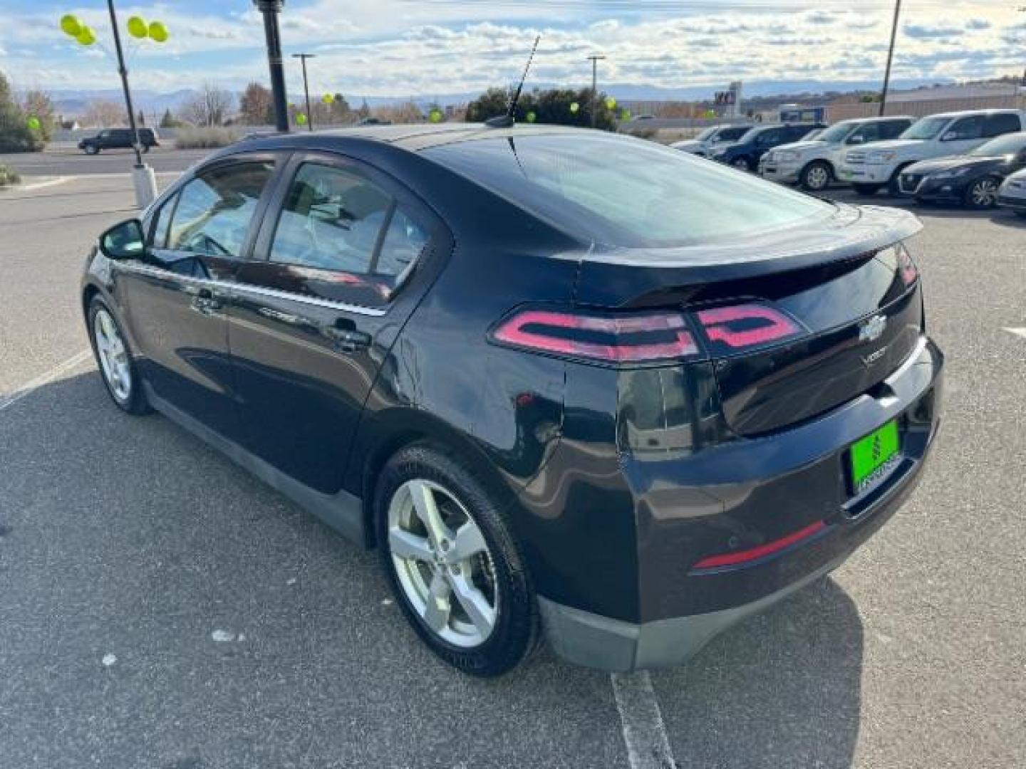 2014 Black /Black Leather Interior Chevrolet Volt Premium (1G1RB6E44EU) with an ELECTRIC engine, Continuously Variable Transmission transmission, located at 940 North Main Street, Cedar City, UT, 84720, (435) 628-0023, 37.692936, -113.061897 - Photo#6