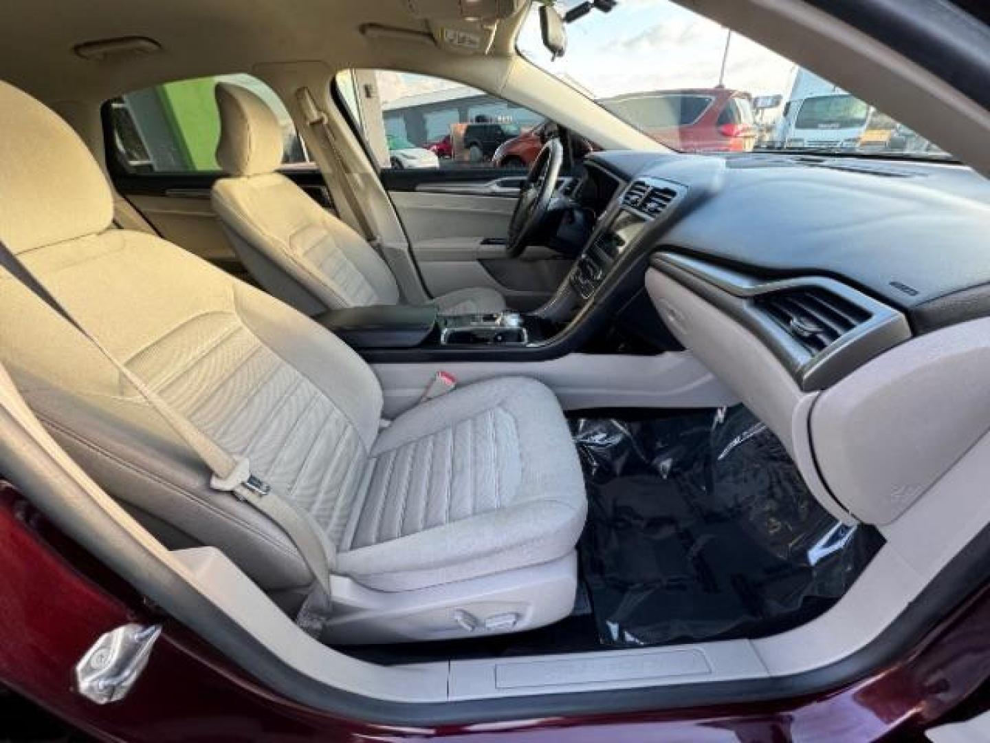 2018 Burgundy Velvet Metallic Tinted Clearcoat /Medium Light Stone, cloth Ford Fusion SE (3FA6P0H75JR) with an 2.5L L4 DOHC 16V engine, 6-Speed Automatic transmission, located at 1865 East Red Hills Pkwy, St. George, 84770, (435) 628-0023, 37.120850, -113.543640 - Photo#35