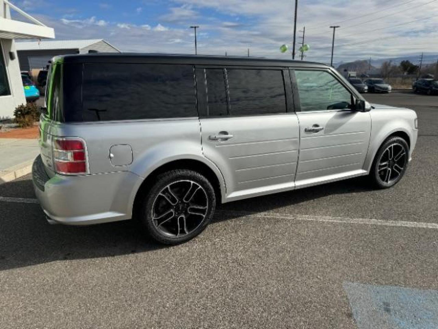 2015 Ingot Silver Metallic /Charcoal Black, leather Ford Flex SEL FWD (2FMGK5C88FB) with an 3.5L V6 DOHC 24V engine, 6-Speed Automatic Overdrive transmission, located at 1865 East Red Hills Pkwy, St. George, 84770, (435) 628-0023, 37.120850, -113.543640 - Photo#10