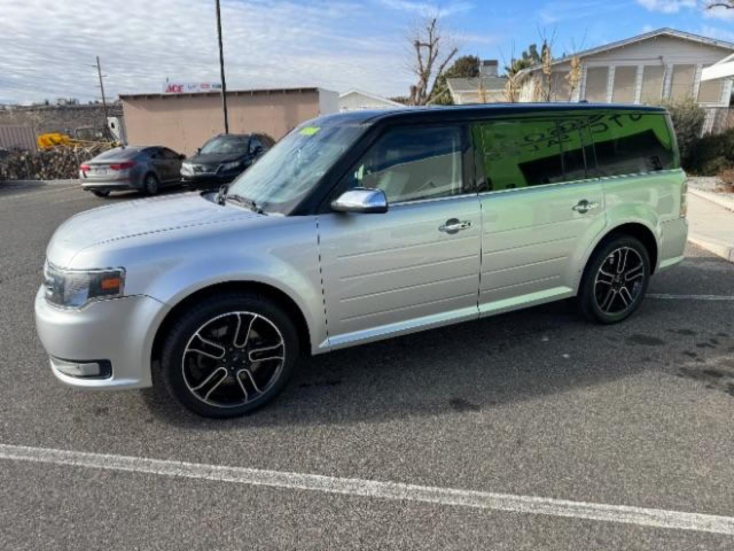 2015 Ingot Silver Metallic /Charcoal Black, leather Ford Flex SEL FWD (2FMGK5C88FB) with an 3.5L V6 DOHC 24V engine, 6-Speed Automatic Overdrive transmission, located at 1865 East Red Hills Pkwy, St. George, 84770, (435) 628-0023, 37.120850, -113.543640 - Photo#4