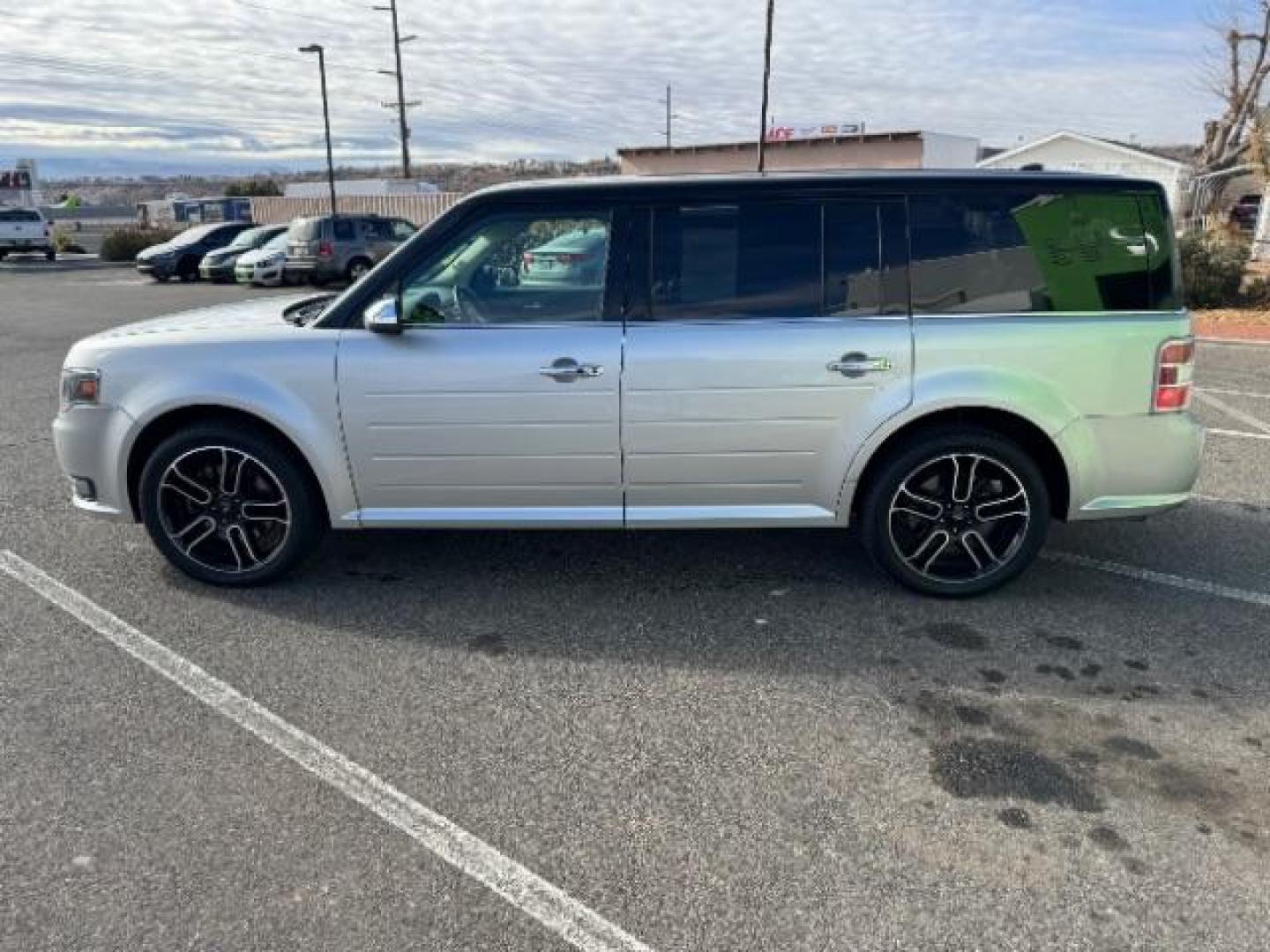 2015 Ingot Silver Metallic /Charcoal Black, leather Ford Flex SEL FWD (2FMGK5C88FB) with an 3.5L V6 DOHC 24V engine, 6-Speed Automatic Overdrive transmission, located at 1865 East Red Hills Pkwy, St. George, 84770, (435) 628-0023, 37.120850, -113.543640 - Photo#5