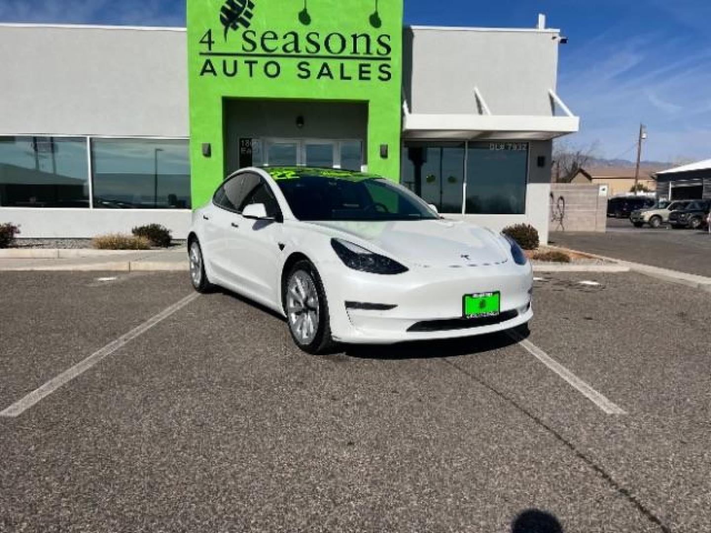 2022 Pearl White Multi-Coat /All Black Tesla Model 3 Standard Range Plus (5YJ3E1EA3NF) with an ELECTRIC engine, 1-Speed Automatic transmission, located at 1865 East Red Hills Pkwy, St. George, 84770, (435) 628-0023, 37.120850, -113.543640 - ***This Vehicle May Qualify for up to $4k Cashback*** https://www.irs.gov/credits-deductions/used-clean-vehicle-credit We specialize in helping ALL people get the best financing available. No matter your credit score, good, bad or none we can get you an amazing rate. Had a bankruptcy, divorce, or - Photo#0