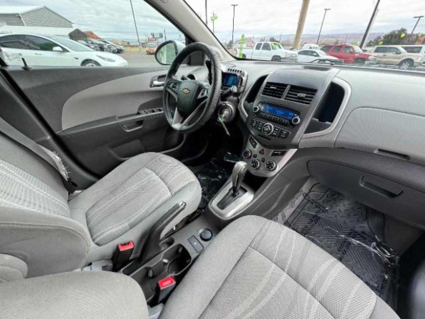 2014 Silver Ice Metallic /Dark Pewter/Dark Titanium Chevrolet Sonic LT Auto 5-Door (1G1JC6SH0E4) with an 1.8L L4 DOHC 24V engine, 6-Speed Automatic transmission, located at 1865 East Red Hills Pkwy, St. George, 84770, (435) 628-0023, 37.120850, -113.543640 - Photo#33