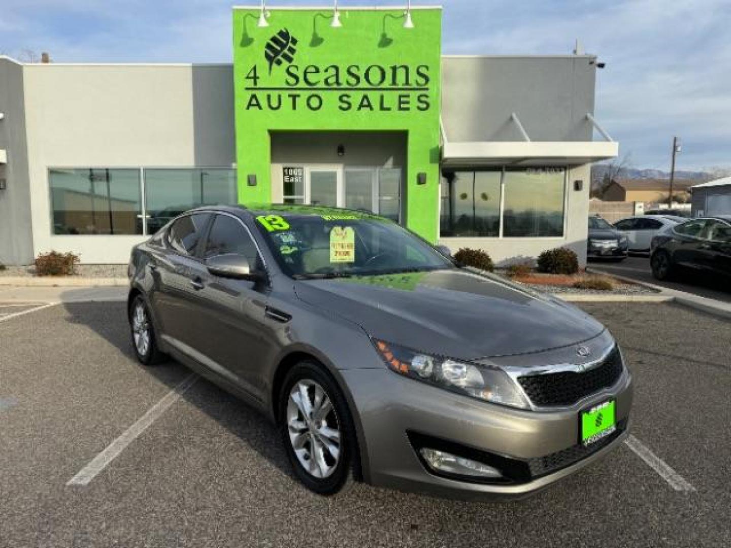 2013 Metal Bronze Pearl Metallic /Beige Leather Interior Kia Optima EX (5XXGN4A72DG) with an 2.4L L4 DOHC 16V engine, 6-Speed Automatic transmission, located at 1865 East Red Hills Pkwy, St. George, 84770, (435) 628-0023, 37.120850, -113.543640 - We specialize in helping ALL people get the best financing available. No matter your credit score, good, bad or none we can get you an amazing rate. Had a bankruptcy, divorce, or repossessions? We give you the green light to get your credit back on the road. Low down and affordable payments that fit - Photo#0