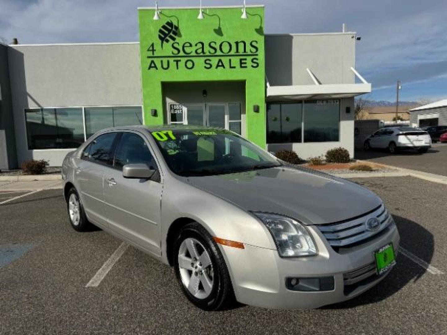 2007 Silver Birch Metallic /Charcoal Black Cloth Interior Ford Fusion V6 SE (3FAHP07197R) with an 3.0L V6 DOHC 24V engine, 5-Speed Automatic transmission, located at 1865 East Red Hills Pkwy, St. George, 84770, (435) 628-0023, 37.120850, -113.543640 - Photo#0