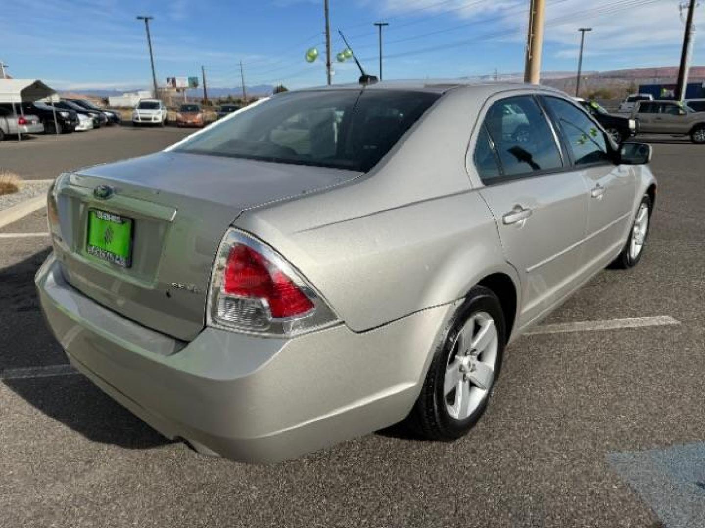 2007 Silver Birch Metallic /Charcoal Black Cloth Interior Ford Fusion V6 SE (3FAHP07197R) with an 3.0L V6 DOHC 24V engine, 5-Speed Automatic transmission, located at 1865 East Red Hills Pkwy, St. George, 84770, (435) 628-0023, 37.120850, -113.543640 - Photo#10