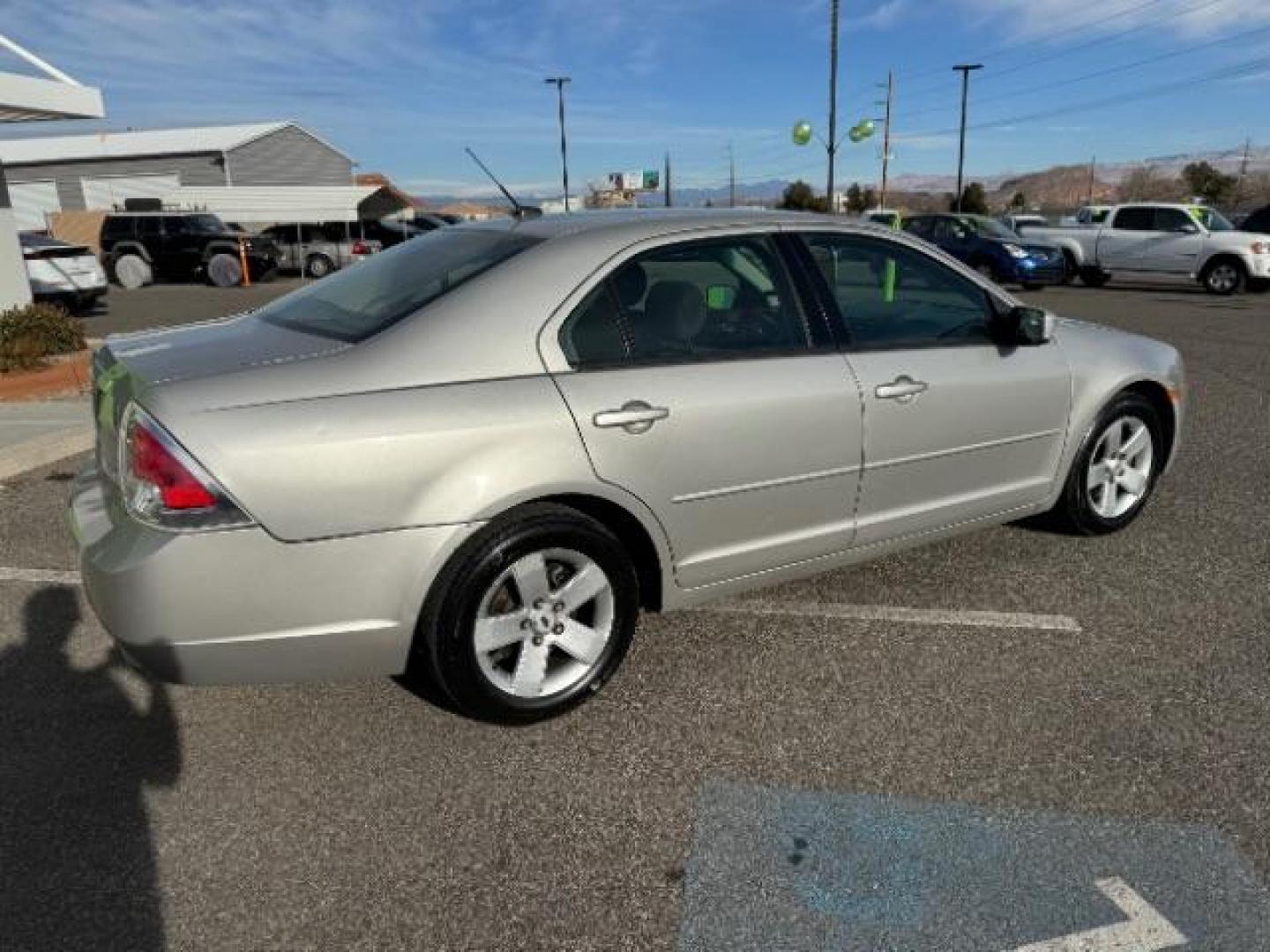 2007 Silver Birch Metallic /Charcoal Black Cloth Interior Ford Fusion V6 SE (3FAHP07197R) with an 3.0L V6 DOHC 24V engine, 5-Speed Automatic transmission, located at 1865 East Red Hills Pkwy, St. George, 84770, (435) 628-0023, 37.120850, -113.543640 - Photo#11