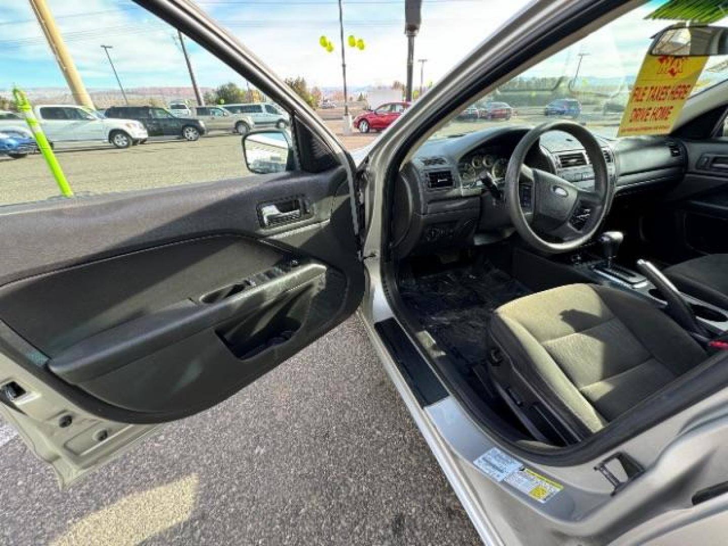 2007 Silver Birch Metallic /Charcoal Black Cloth Interior Ford Fusion V6 SE (3FAHP07197R) with an 3.0L V6 DOHC 24V engine, 5-Speed Automatic transmission, located at 1865 East Red Hills Pkwy, St. George, 84770, (435) 628-0023, 37.120850, -113.543640 - Photo#17