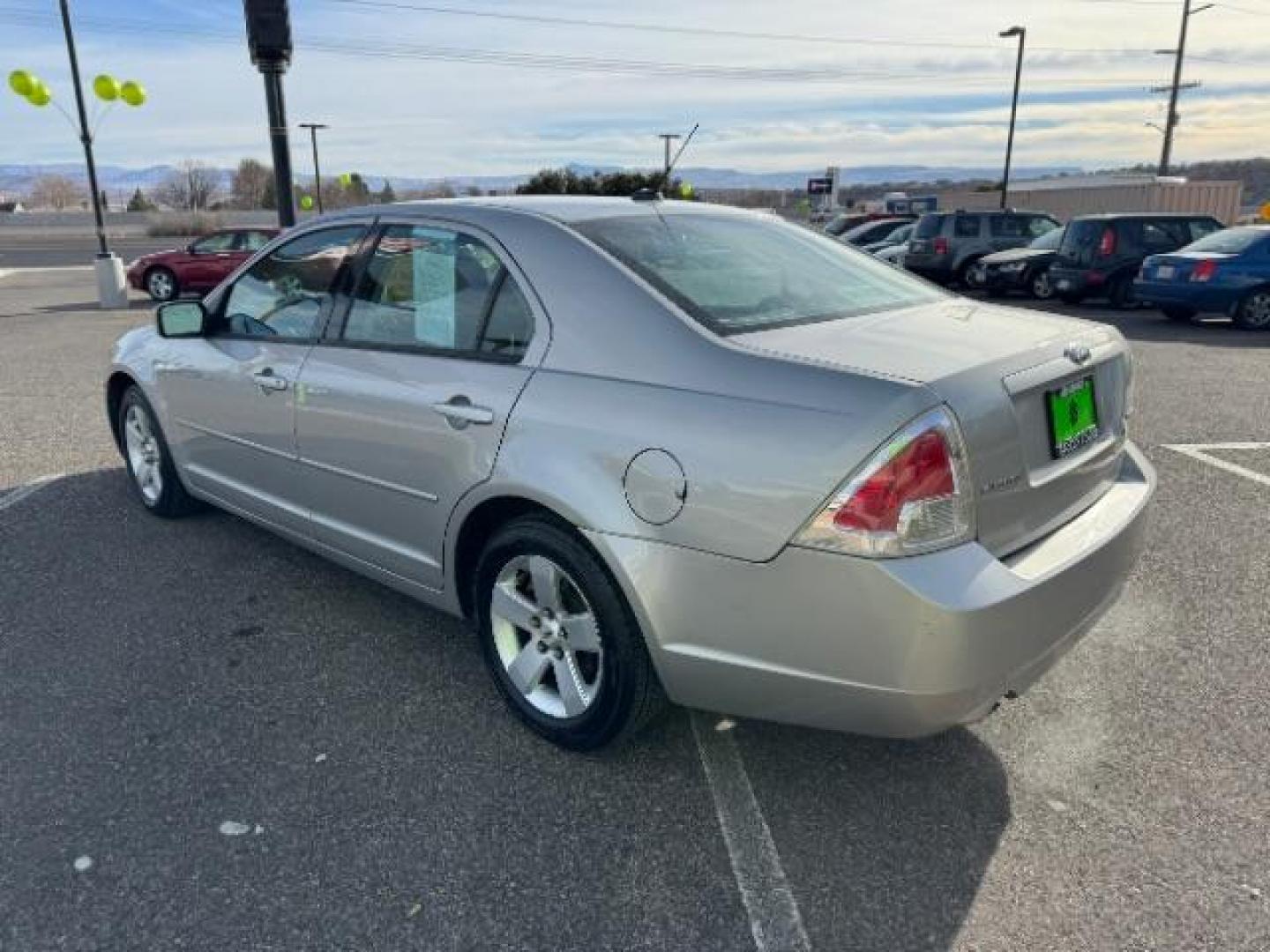 2007 Silver Birch Metallic /Charcoal Black Cloth Interior Ford Fusion V6 SE (3FAHP07197R) with an 3.0L V6 DOHC 24V engine, 5-Speed Automatic transmission, located at 1865 East Red Hills Pkwy, St. George, 84770, (435) 628-0023, 37.120850, -113.543640 - Photo#7