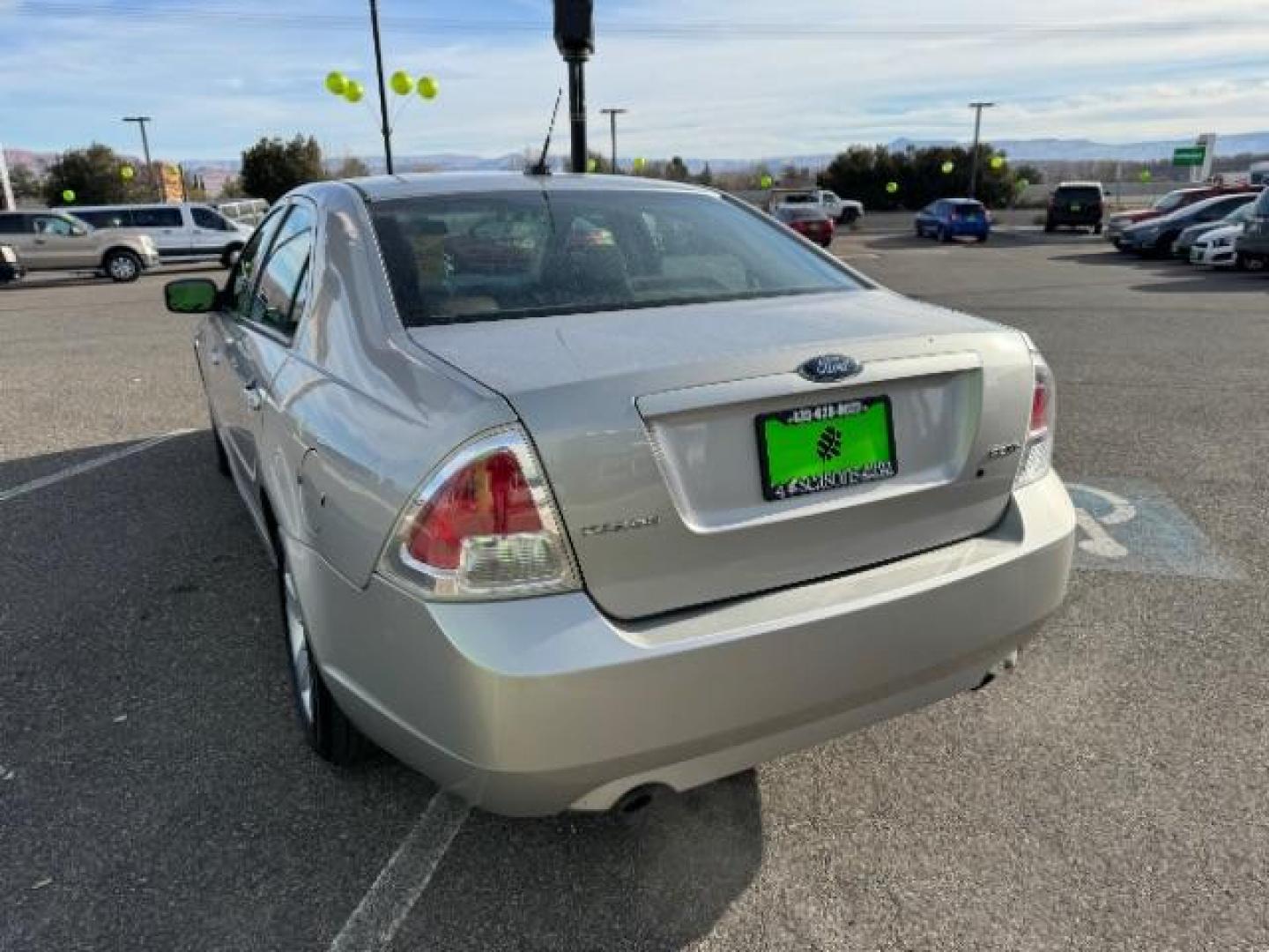 2007 Silver Birch Metallic /Charcoal Black Cloth Interior Ford Fusion V6 SE (3FAHP07197R) with an 3.0L V6 DOHC 24V engine, 5-Speed Automatic transmission, located at 1865 East Red Hills Pkwy, St. George, 84770, (435) 628-0023, 37.120850, -113.543640 - Photo#8