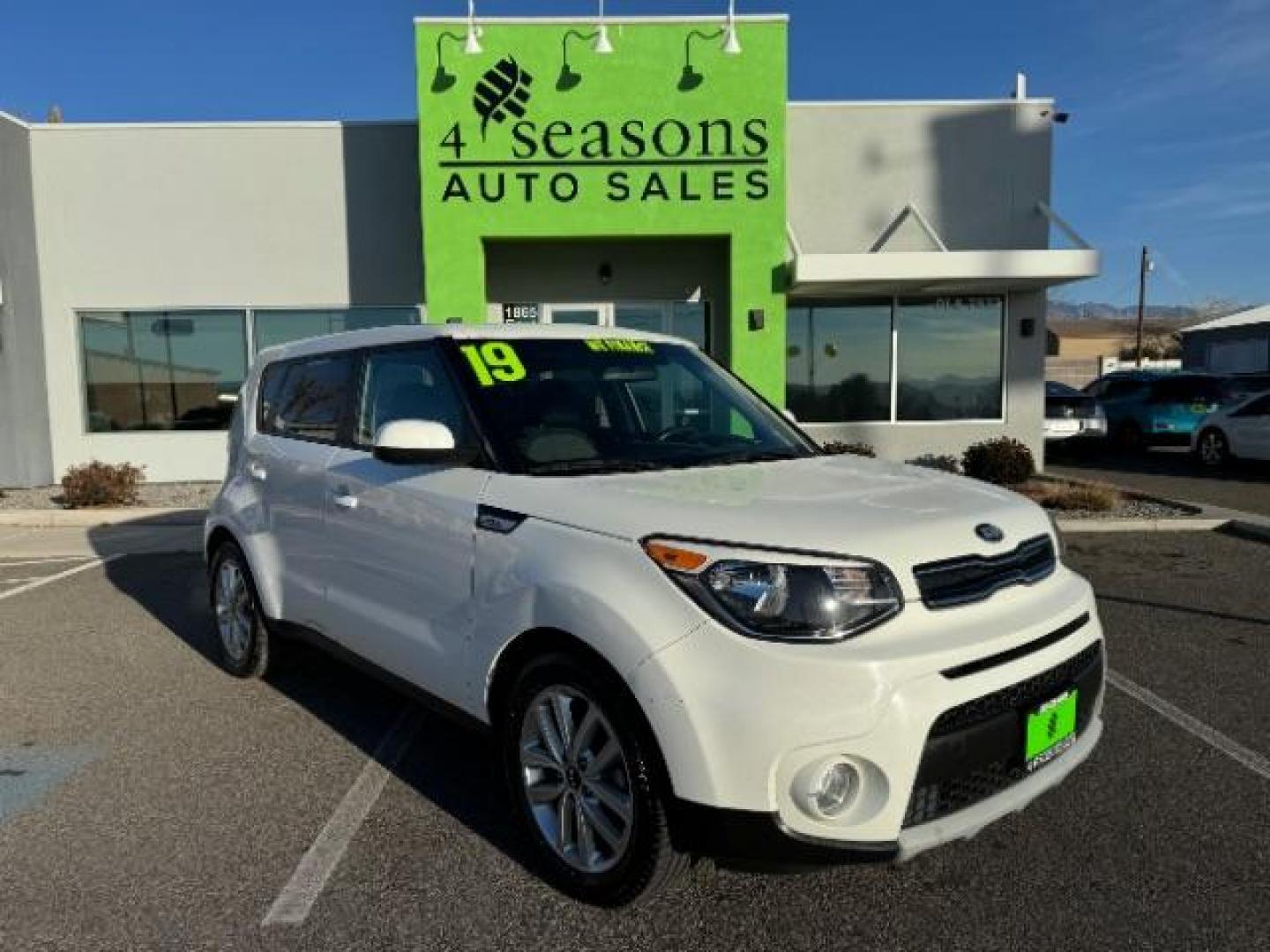 2019 Clear White /Black, cloth Kia Soul + (KNDJP3A54K7) with an 2.0L L4 DOHC 16V engine, 6-Speed Automatic transmission, located at 1865 East Red Hills Pkwy, St. George, 84770, (435) 628-0023, 37.120850, -113.543640 - Photo#0