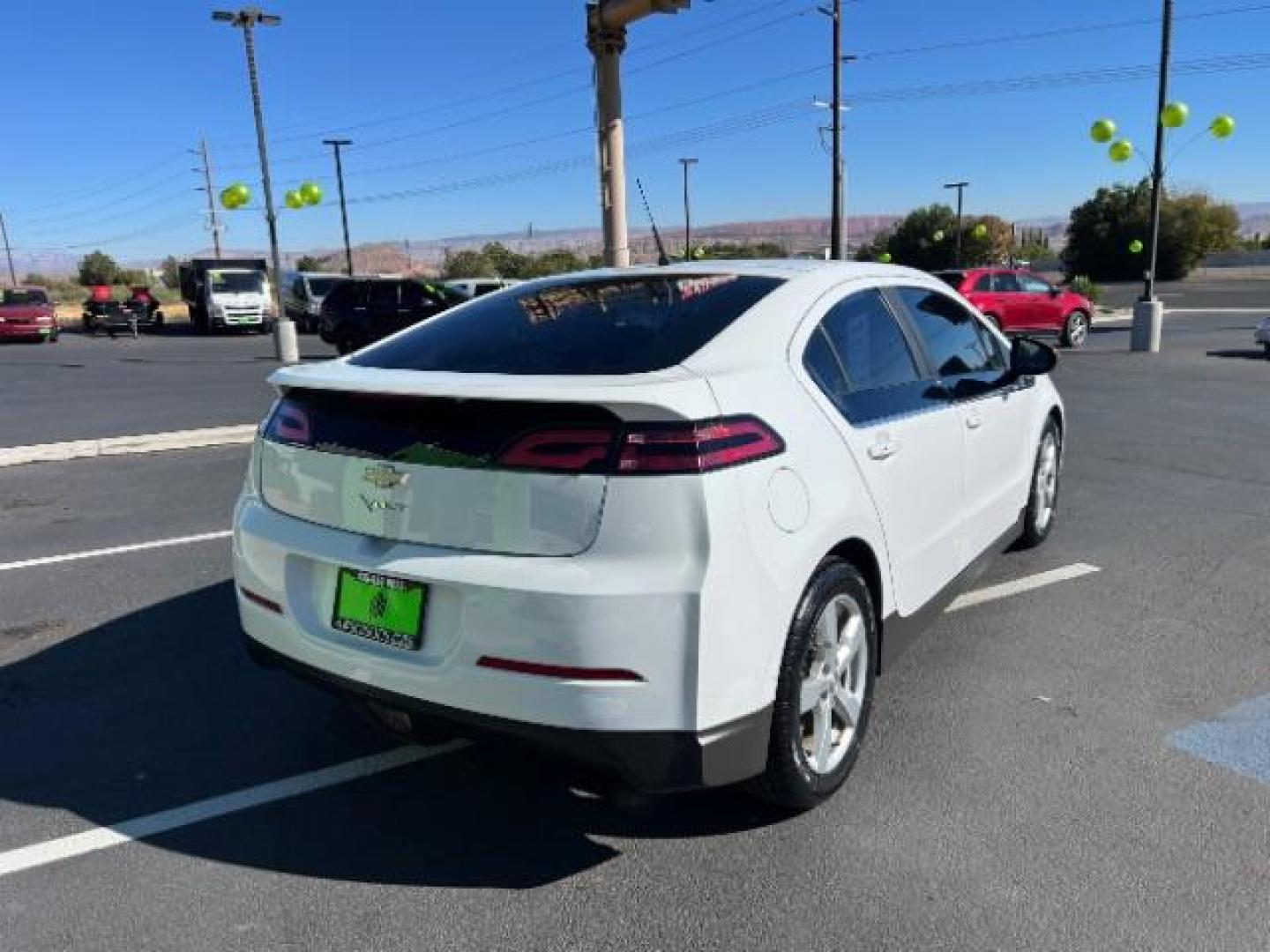 2014 White /Black Interior Chevrolet Volt Standard w/ LEP (1G1RE6E46EU) with an ELECTRIC engine, Continuously Variabl transmission, located at 1865 East Red Hills Pkwy, St. George, 84770, (435) 628-0023, 37.120850, -113.543640 - We specialize in helping ALL people get the best financing available. No matter your credit score, good, bad or none we can get you an amazing rate. Had a bankruptcy, divorce, or repossessions? We give you the green light to get your credit back on the road. Low down and affordable payments that fit - Photo#4