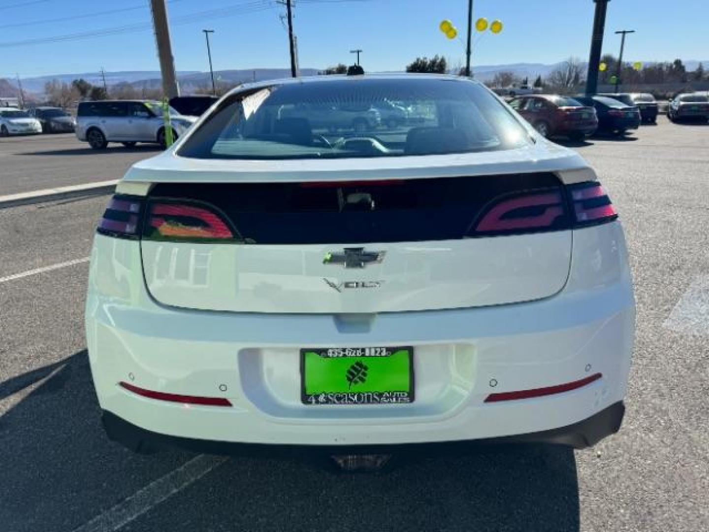 2015 Summit White /Jet Black/Dark Accents Chevrolet Volt Standard w/ Navigation (1G1RC6E45FU) with an ELECTRIC engine, Continuously Variable Transmission transmission, located at 1865 East Red Hills Pkwy, St. George, 84770, (435) 628-0023, 37.120850, -113.543640 - Photo#9