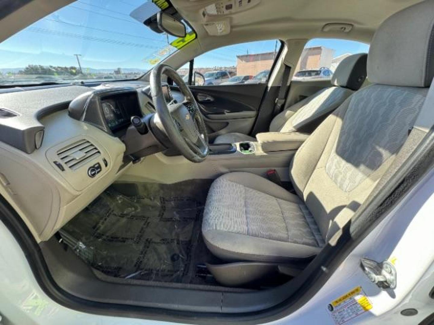 2015 Summit White /Jet Black/Dark Accents Chevrolet Volt Standard w/ Navigation (1G1RC6E45FU) with an ELECTRIC engine, Continuously Variable Transmission transmission, located at 1865 East Red Hills Pkwy, St. George, 84770, (435) 628-0023, 37.120850, -113.543640 - Photo#19