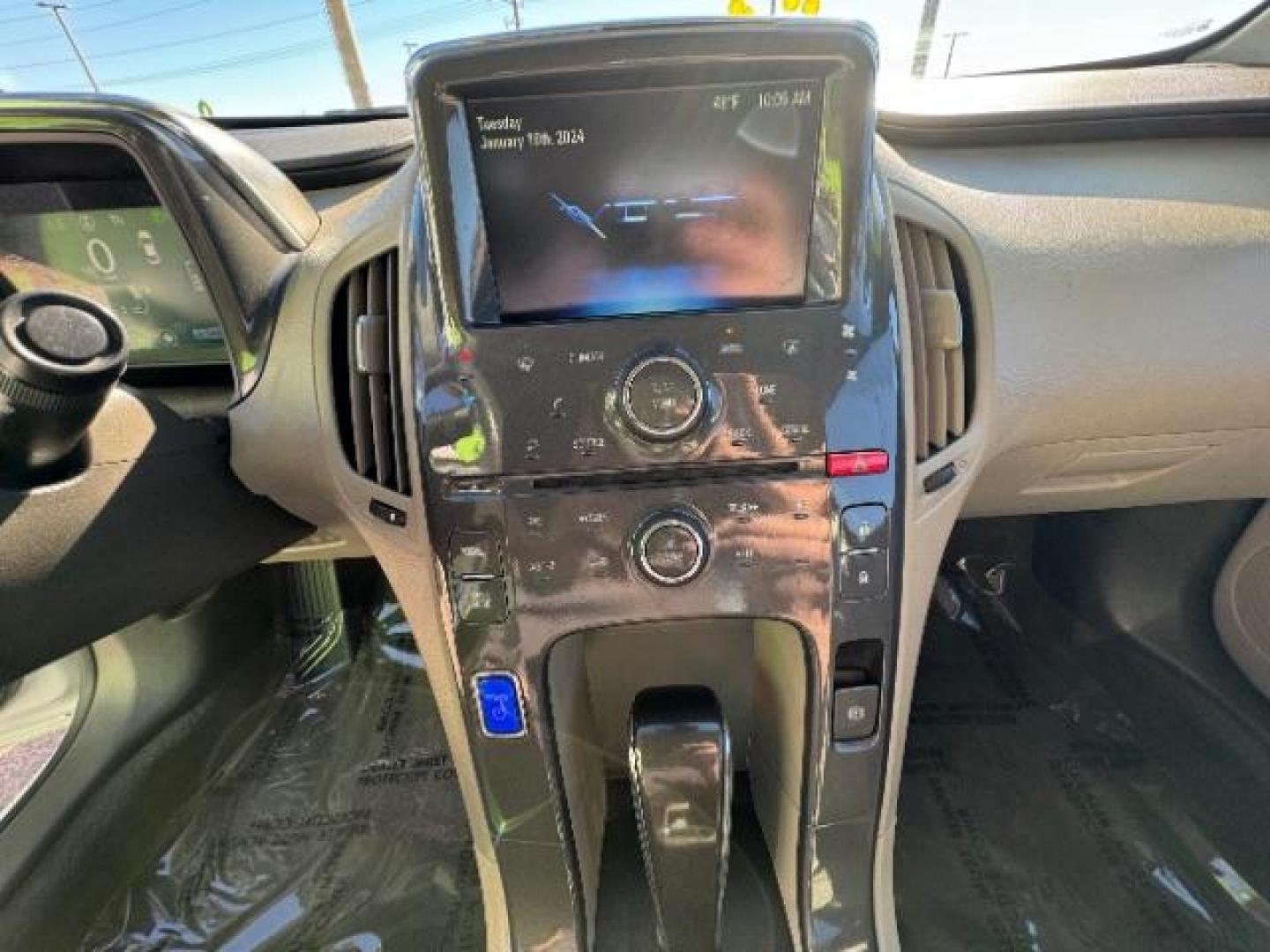 2015 Summit White /Jet Black/Dark Accents Chevrolet Volt Standard w/ Navigation (1G1RC6E45FU) with an ELECTRIC engine, Continuously Variable Transmission transmission, located at 1865 East Red Hills Pkwy, St. George, 84770, (435) 628-0023, 37.120850, -113.543640 - Photo#22