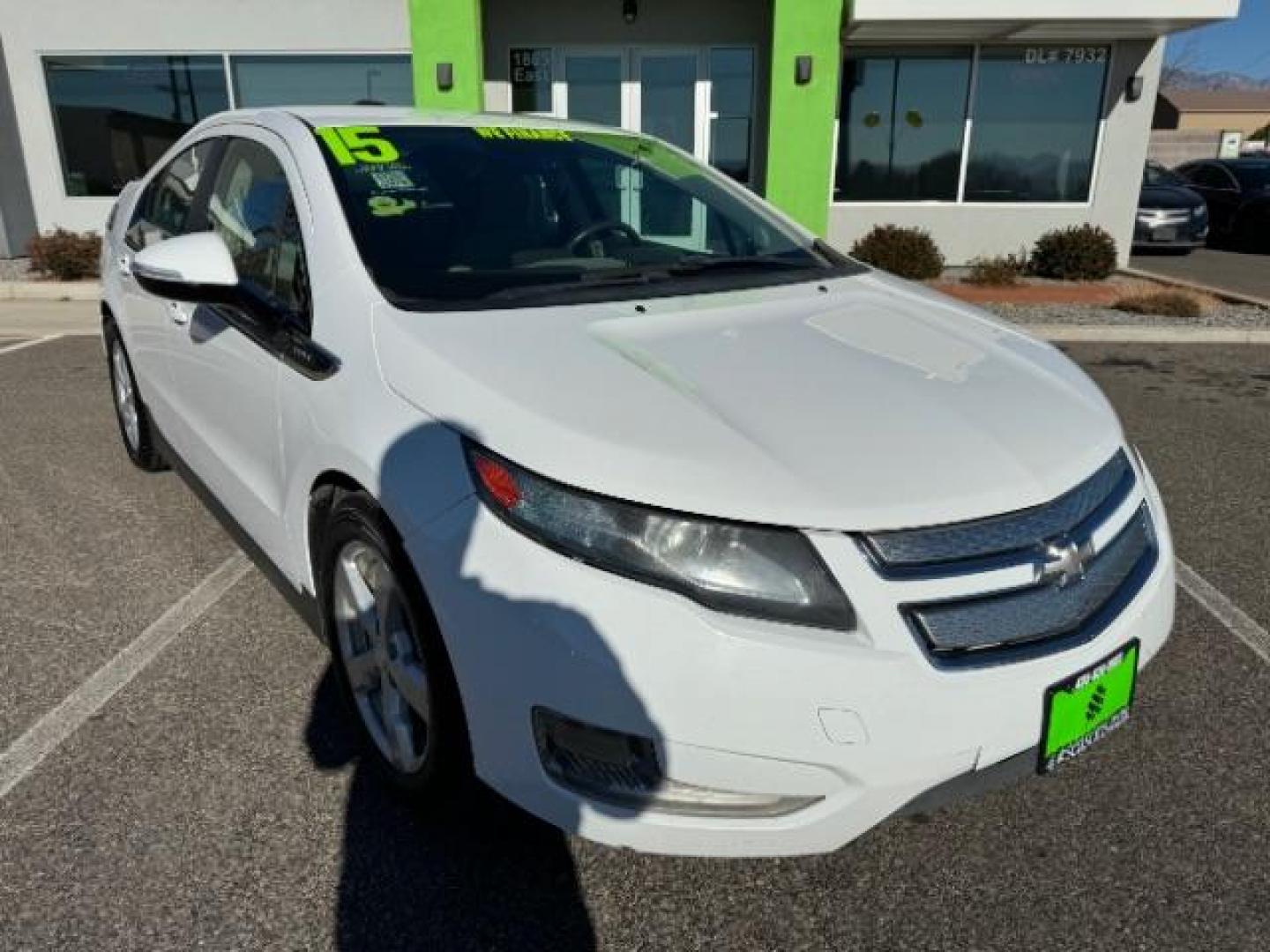 2015 Summit White /Jet Black/Dark Accents Chevrolet Volt Standard w/ Navigation (1G1RC6E45FU) with an ELECTRIC engine, Continuously Variable Transmission transmission, located at 1865 East Red Hills Pkwy, St. George, 84770, (435) 628-0023, 37.120850, -113.543640 - Photo#2