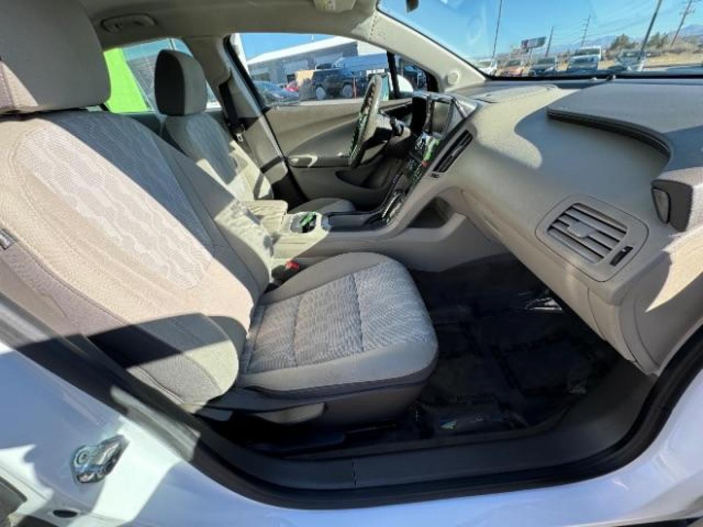 2015 Summit White /Jet Black/Dark Accents Chevrolet Volt Standard w/ Navigation (1G1RC6E45FU) with an ELECTRIC engine, Continuously Variable Transmission transmission, located at 1865 East Red Hills Pkwy, St. George, 84770, (435) 628-0023, 37.120850, -113.543640 - Photo#29