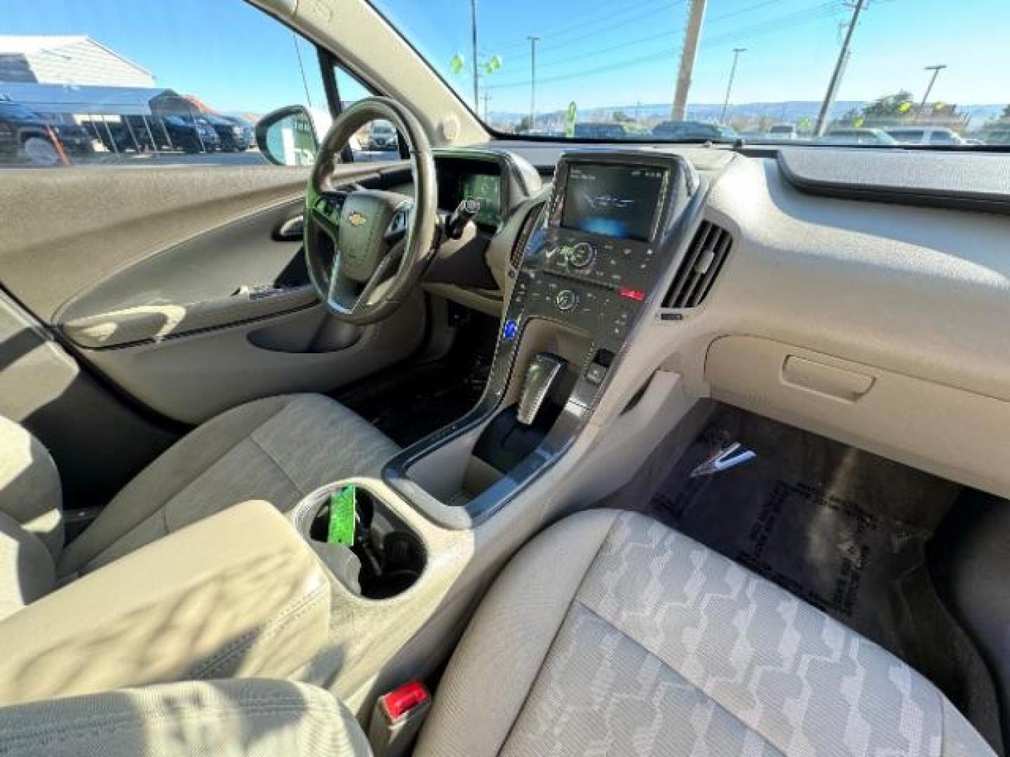 2015 Summit White /Jet Black/Dark Accents Chevrolet Volt Standard w/ Navigation (1G1RC6E45FU) with an ELECTRIC engine, Continuously Variable Transmission transmission, located at 1865 East Red Hills Pkwy, St. George, 84770, (435) 628-0023, 37.120850, -113.543640 - Photo#31