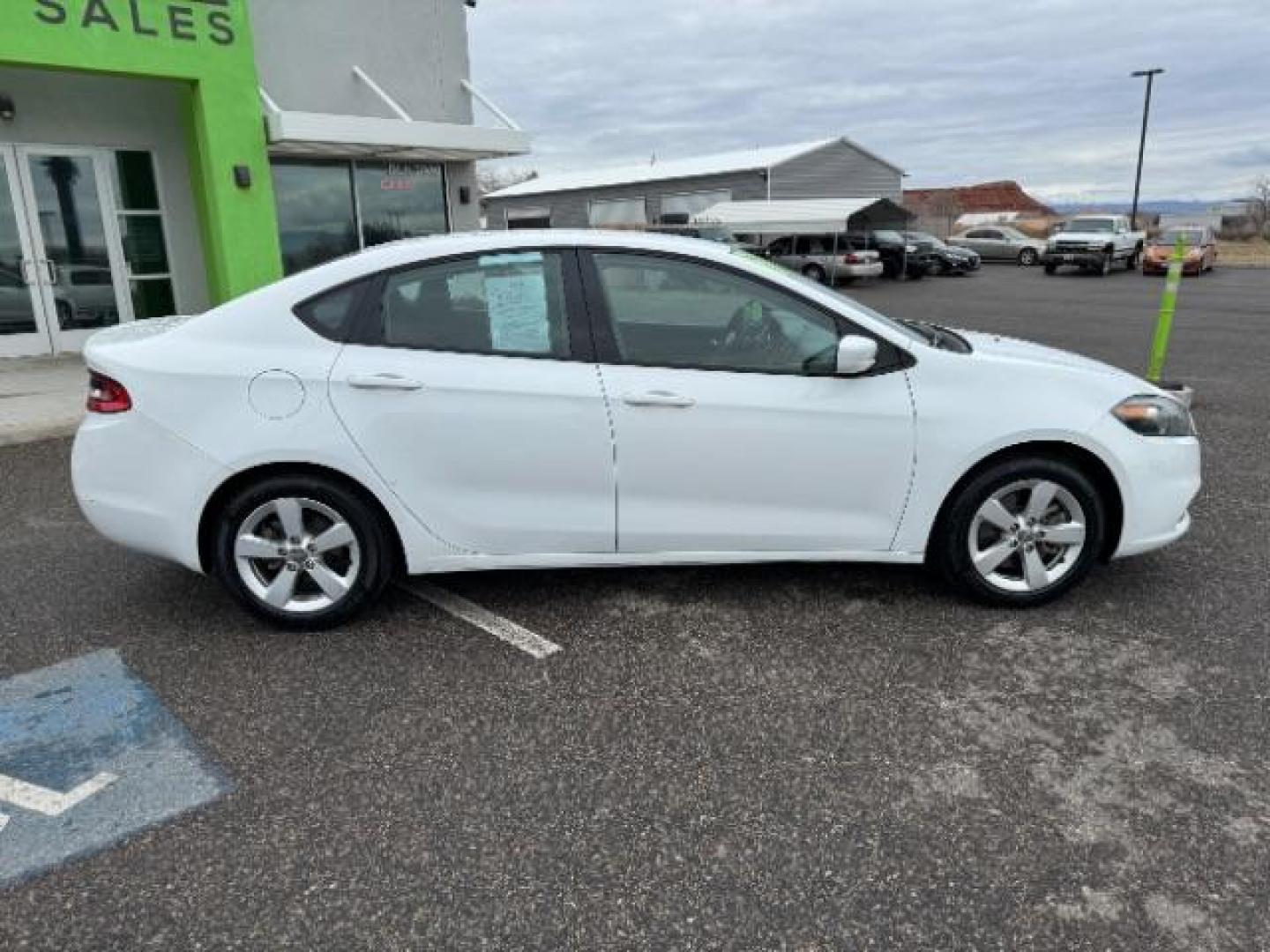 2016 White /Black, premium cloth Dodge Dart SXT (1C3CDFBB1GD) with an 2.4L L4 DOHC 16V engine, 6-Speed Automatic transmission, located at 940 North Main Street, Cedar City, UT, 84720, (435) 628-0023, 37.692936, -113.061897 - Photo#11