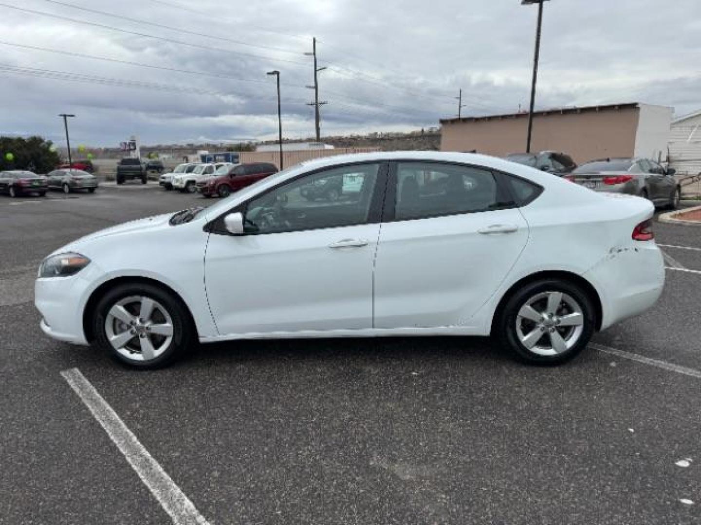 2016 White /Black, premium cloth Dodge Dart SXT (1C3CDFBB1GD) with an 2.4L L4 DOHC 16V engine, 6-Speed Automatic transmission, located at 940 North Main Street, Cedar City, UT, 84720, (435) 628-0023, 37.692936, -113.061897 - Photo#5