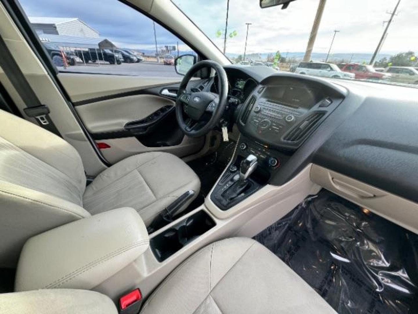 2015 Oxford White /Charcoal Black, leather Ford Focus SE Hatch (1FADP3K25FL) with an 2.0L L4 DOHC 16V engine, 5-Speed Manual transmission, located at 940 North Main Street, Cedar City, UT, 84720, (435) 628-0023, 37.692936, -113.061897 - We specialize in helping ALL people get the best financing available. No matter your credit score, good, bad or none we can get you an amazing rate. Had a bankruptcy, divorce, or repossessions? We give you the green light to get your credit back on the road. Low down and affordable payments that fit - Photo#31