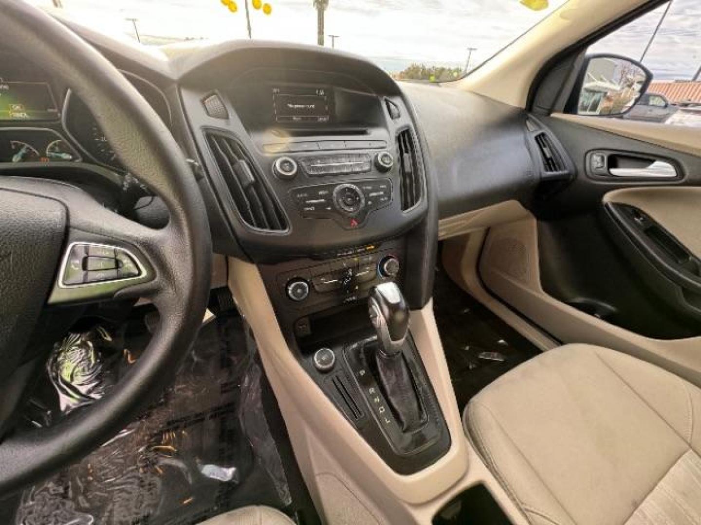 2015 Oxford White /Charcoal Black, leather Ford Focus SE Hatch (1FADP3K25FL) with an 2.0L L4 DOHC 16V engine, 5-Speed Manual transmission, located at 940 North Main Street, Cedar City, UT, 84720, (435) 628-0023, 37.692936, -113.061897 - We specialize in helping ALL people get the best financing available. No matter your credit score, good, bad or none we can get you an amazing rate. Had a bankruptcy, divorce, or repossessions? We give you the green light to get your credit back on the road. Low down and affordable payments that fit - Photo#18