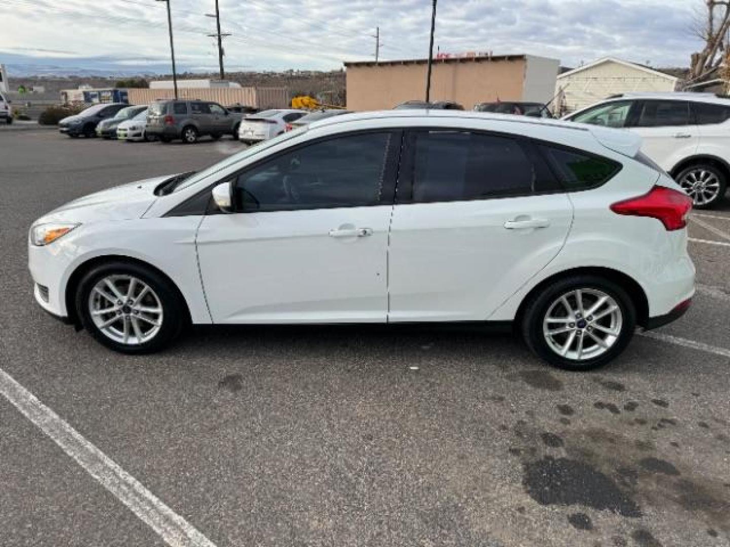 2015 Oxford White /Charcoal Black, leather Ford Focus SE Hatch (1FADP3K25FL) with an 2.0L L4 DOHC 16V engine, 5-Speed Manual transmission, located at 940 North Main Street, Cedar City, UT, 84720, (435) 628-0023, 37.692936, -113.061897 - We specialize in helping ALL people get the best financing available. No matter your credit score, good, bad or none we can get you an amazing rate. Had a bankruptcy, divorce, or repossessions? We give you the green light to get your credit back on the road. Low down and affordable payments that fit - Photo#5