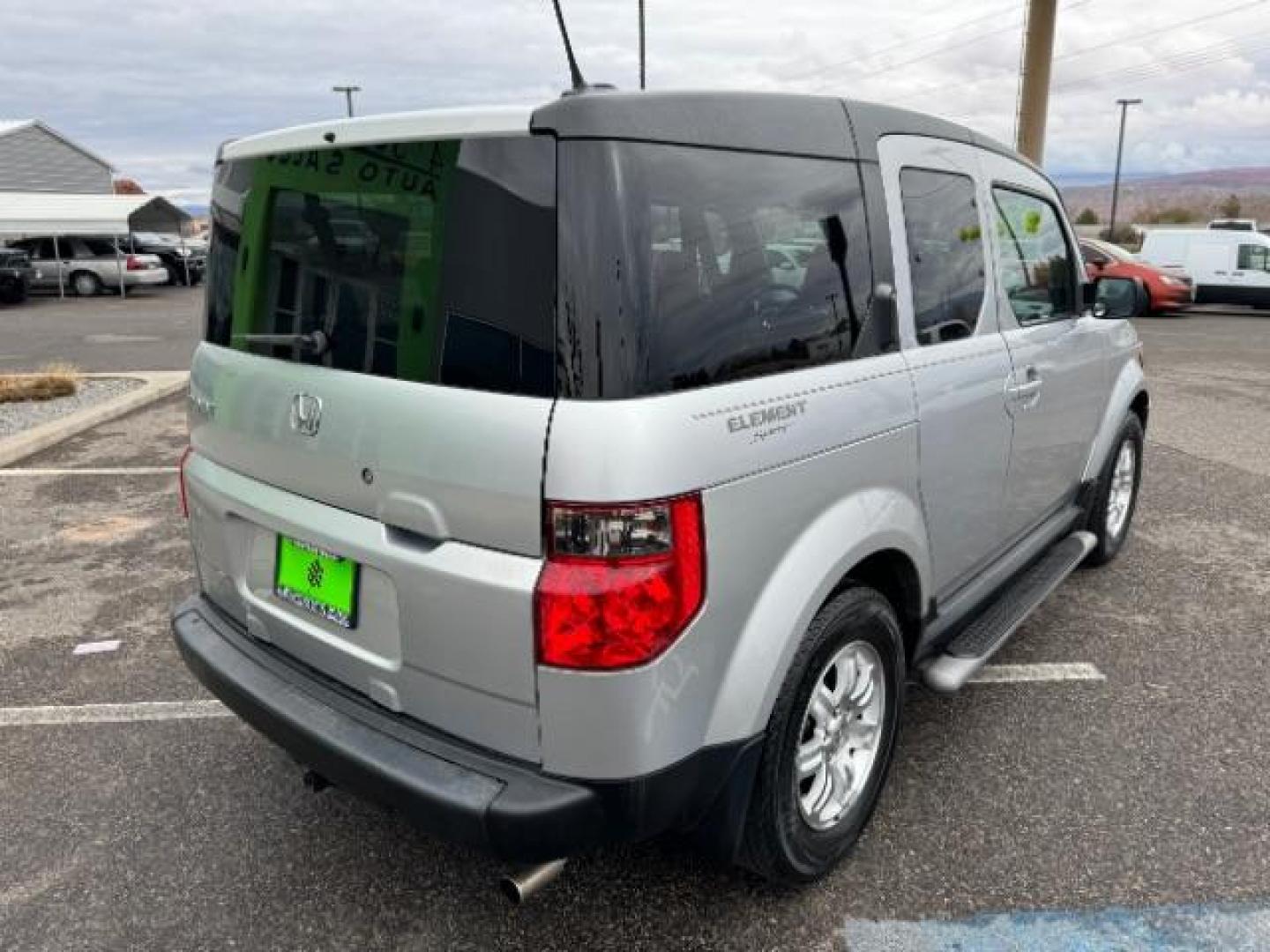 2006 Alabaster Silver Metallic /Gray/Blue Cloth Interior Honda Element EX-P 2WD AT (5J6YH187X6L) with an 2.4L L4 DOHC 16V engine, 4-Speed Automatic transmission, located at 940 North Main Street, Cedar City, UT, 84720, (435) 628-0023, 37.692936, -113.061897 - Photo#9