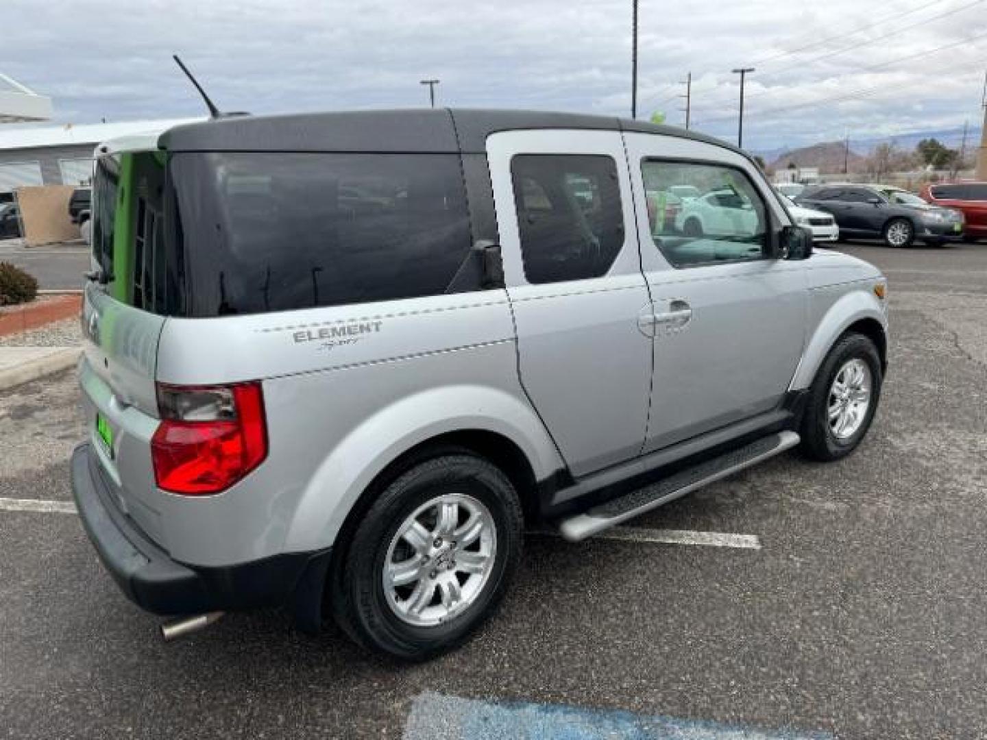 2006 Alabaster Silver Metallic /Gray/Blue Cloth Interior Honda Element EX-P 2WD AT (5J6YH187X6L) with an 2.4L L4 DOHC 16V engine, 4-Speed Automatic transmission, located at 940 North Main Street, Cedar City, UT, 84720, (435) 628-0023, 37.692936, -113.061897 - Photo#10