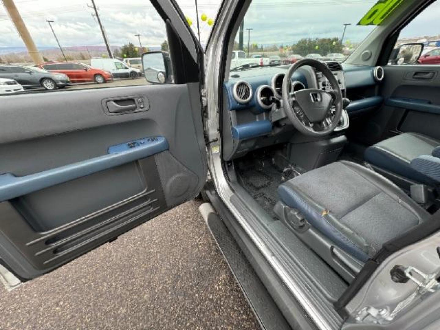 2006 Alabaster Silver Metallic /Gray/Blue Cloth Interior Honda Element EX-P 2WD AT (5J6YH187X6L) with an 2.4L L4 DOHC 16V engine, 4-Speed Automatic transmission, located at 940 North Main Street, Cedar City, UT, 84720, (435) 628-0023, 37.692936, -113.061897 - Photo#17