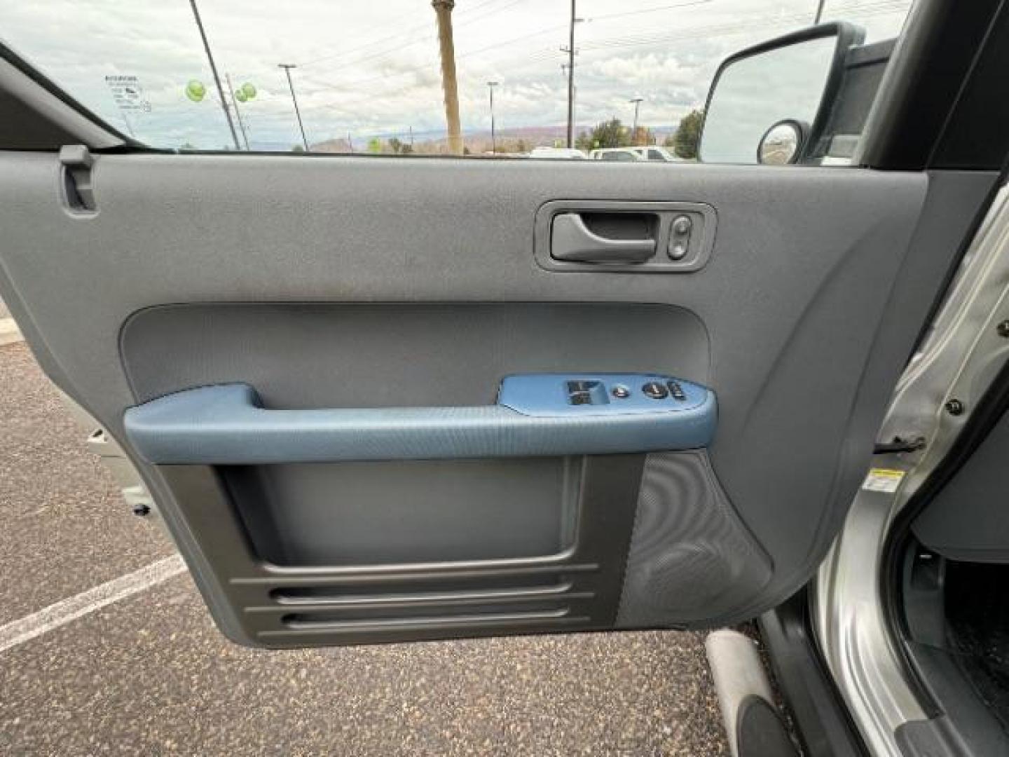 2006 Alabaster Silver Metallic /Gray/Blue Cloth Interior Honda Element EX-P 2WD AT (5J6YH187X6L) with an 2.4L L4 DOHC 16V engine, 4-Speed Automatic transmission, located at 940 North Main Street, Cedar City, UT, 84720, (435) 628-0023, 37.692936, -113.061897 - Photo#18