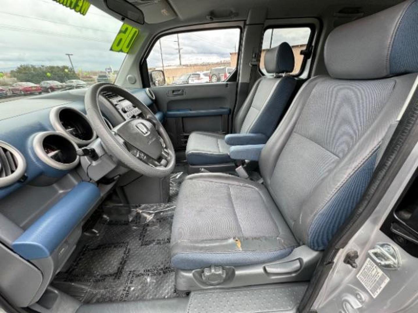 2006 Alabaster Silver Metallic /Gray/Blue Cloth Interior Honda Element EX-P 2WD AT (5J6YH187X6L) with an 2.4L L4 DOHC 16V engine, 4-Speed Automatic transmission, located at 940 North Main Street, Cedar City, UT, 84720, (435) 628-0023, 37.692936, -113.061897 - Photo#19