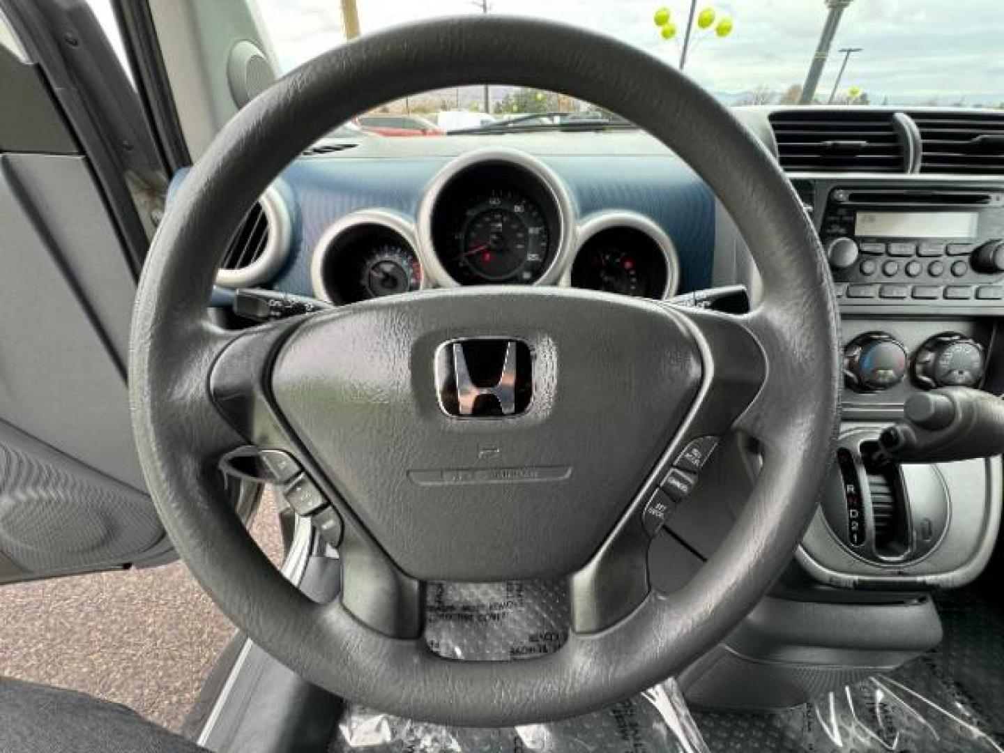 2006 Alabaster Silver Metallic /Gray/Blue Cloth Interior Honda Element EX-P 2WD AT (5J6YH187X6L) with an 2.4L L4 DOHC 16V engine, 4-Speed Automatic transmission, located at 940 North Main Street, Cedar City, UT, 84720, (435) 628-0023, 37.692936, -113.061897 - Photo#21