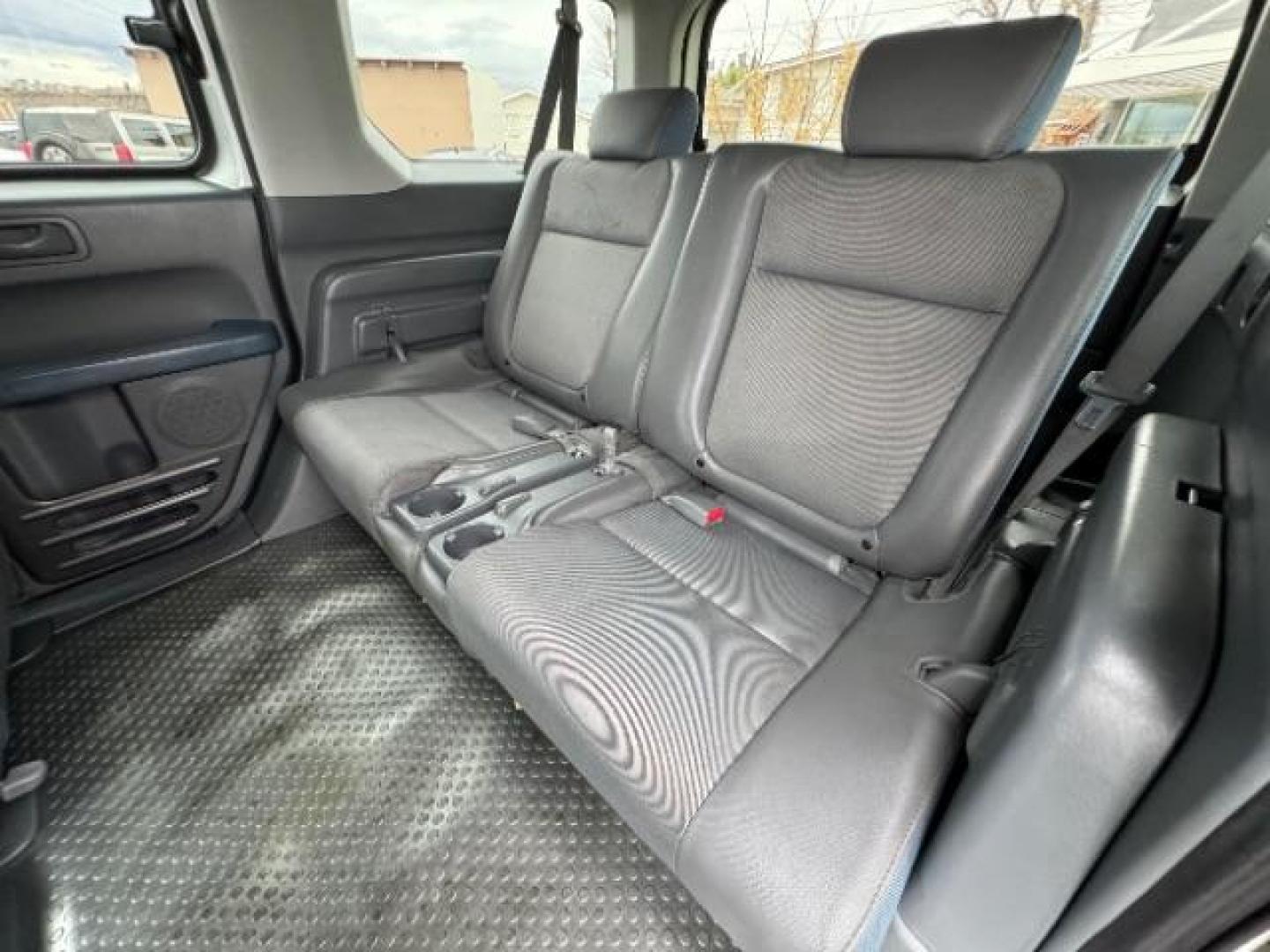 2006 Alabaster Silver Metallic /Gray/Blue Cloth Interior Honda Element EX-P 2WD AT (5J6YH187X6L) with an 2.4L L4 DOHC 16V engine, 4-Speed Automatic transmission, located at 940 North Main Street, Cedar City, UT, 84720, (435) 628-0023, 37.692936, -113.061897 - Photo#24