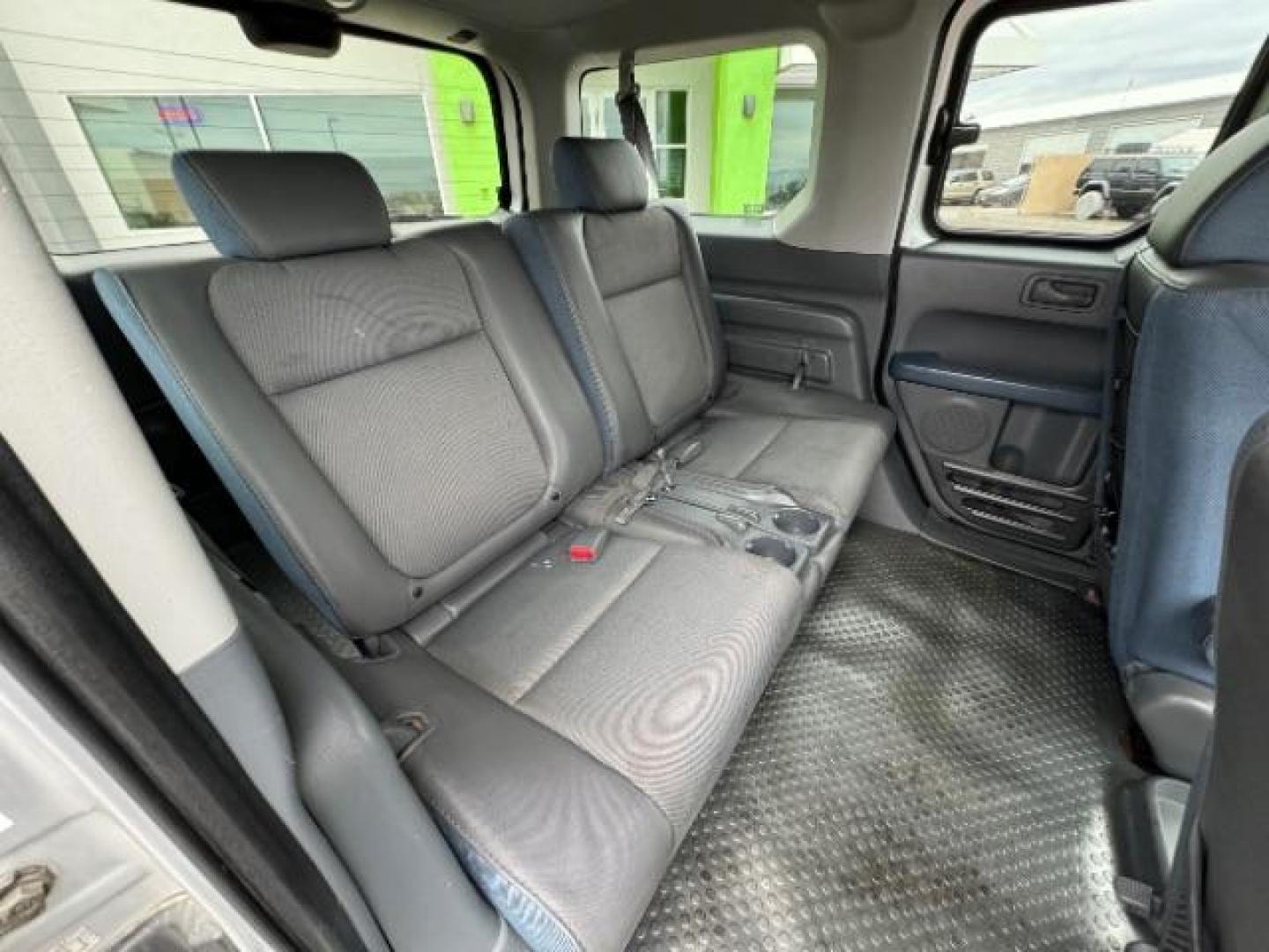 2006 Alabaster Silver Metallic /Gray/Blue Cloth Interior Honda Element EX-P 2WD AT (5J6YH187X6L) with an 2.4L L4 DOHC 16V engine, 4-Speed Automatic transmission, located at 940 North Main Street, Cedar City, UT, 84720, (435) 628-0023, 37.692936, -113.061897 - Photo#31