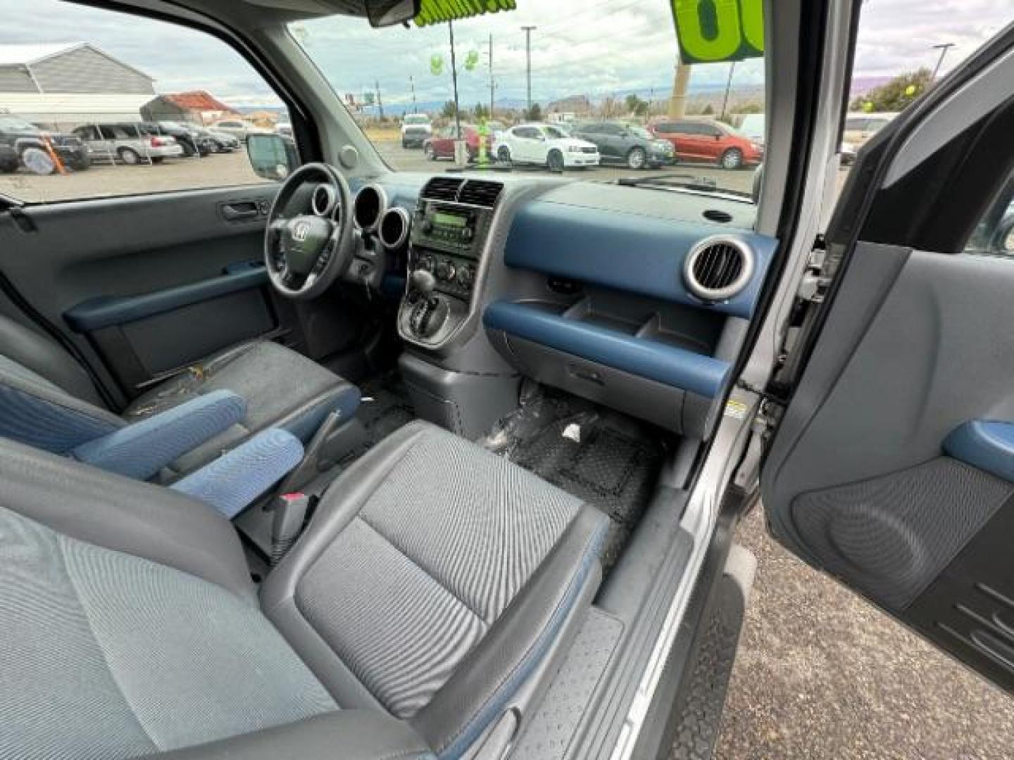 2006 Alabaster Silver Metallic /Gray/Blue Cloth Interior Honda Element EX-P 2WD AT (5J6YH187X6L) with an 2.4L L4 DOHC 16V engine, 4-Speed Automatic transmission, located at 940 North Main Street, Cedar City, UT, 84720, (435) 628-0023, 37.692936, -113.061897 - Photo#32