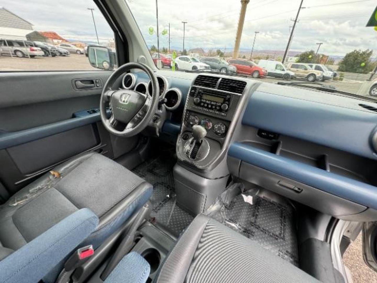 2006 Alabaster Silver Metallic /Gray/Blue Cloth Interior Honda Element EX-P 2WD AT (5J6YH187X6L) with an 2.4L L4 DOHC 16V engine, 4-Speed Automatic transmission, located at 940 North Main Street, Cedar City, UT, 84720, (435) 628-0023, 37.692936, -113.061897 - Photo#33