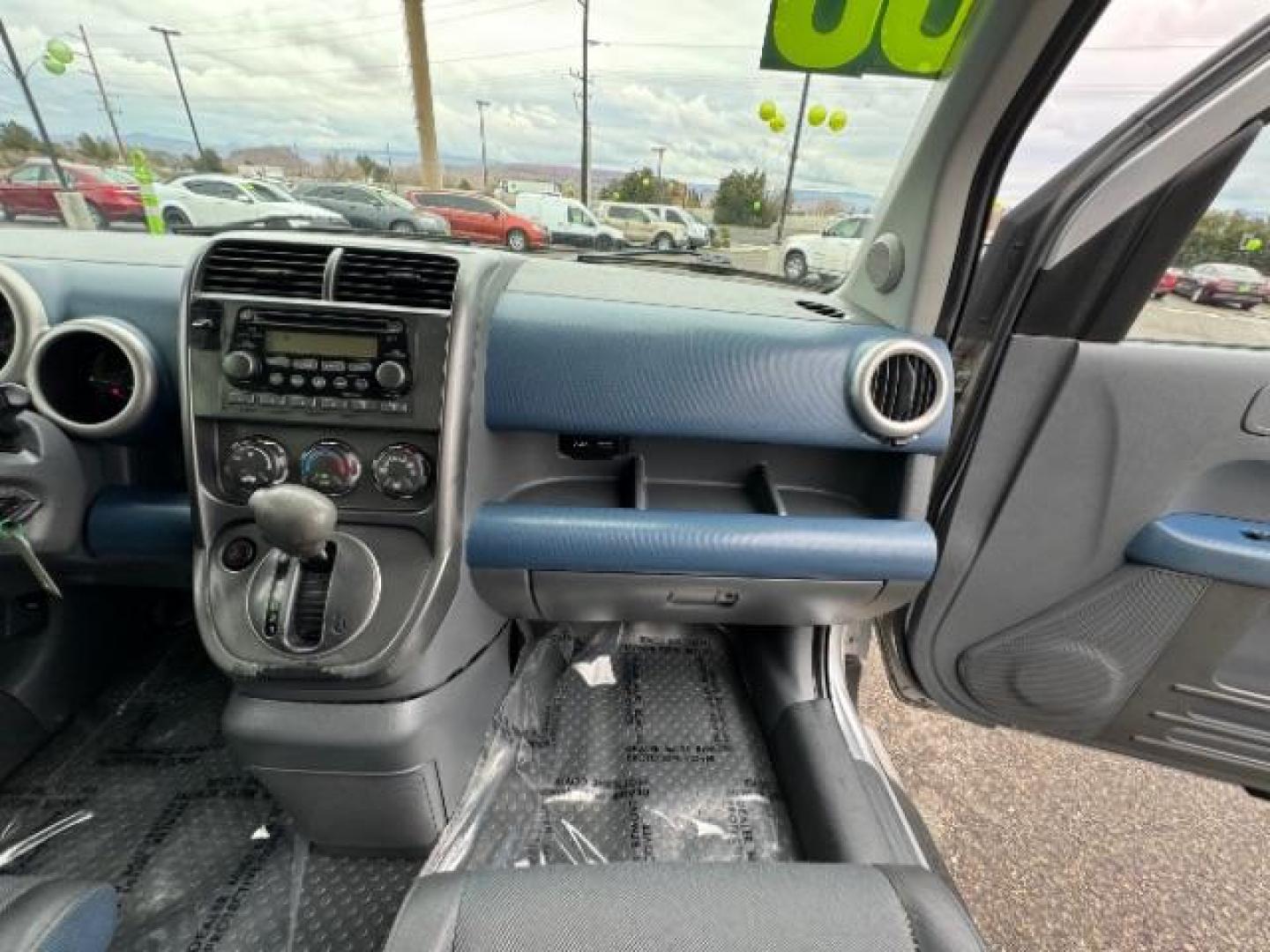 2006 Alabaster Silver Metallic /Gray/Blue Cloth Interior Honda Element EX-P 2WD AT (5J6YH187X6L) with an 2.4L L4 DOHC 16V engine, 4-Speed Automatic transmission, located at 940 North Main Street, Cedar City, UT, 84720, (435) 628-0023, 37.692936, -113.061897 - Photo#34