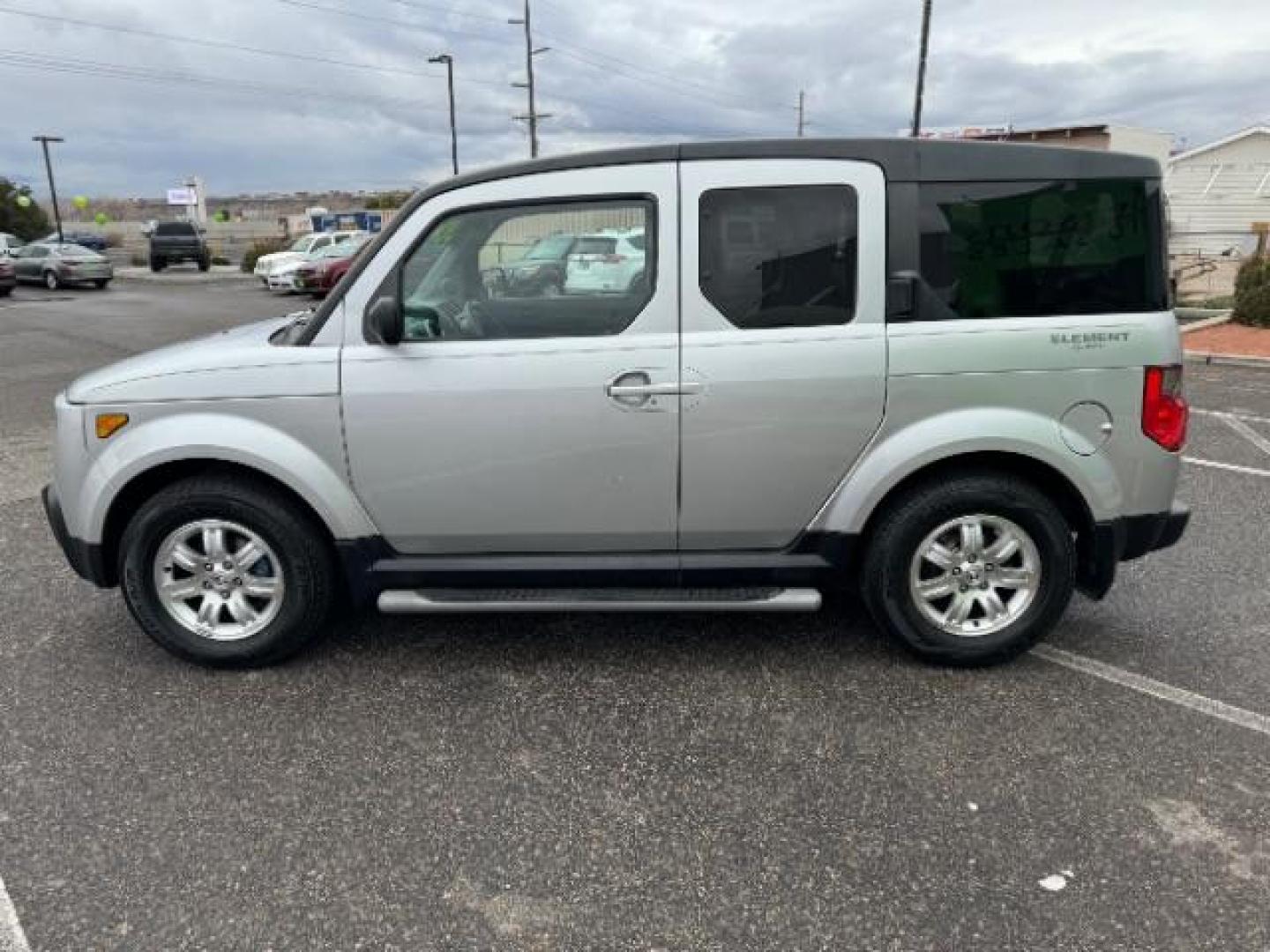 2006 Alabaster Silver Metallic /Gray/Blue Cloth Interior Honda Element EX-P 2WD AT (5J6YH187X6L) with an 2.4L L4 DOHC 16V engine, 4-Speed Automatic transmission, located at 940 North Main Street, Cedar City, UT, 84720, (435) 628-0023, 37.692936, -113.061897 - Photo#5