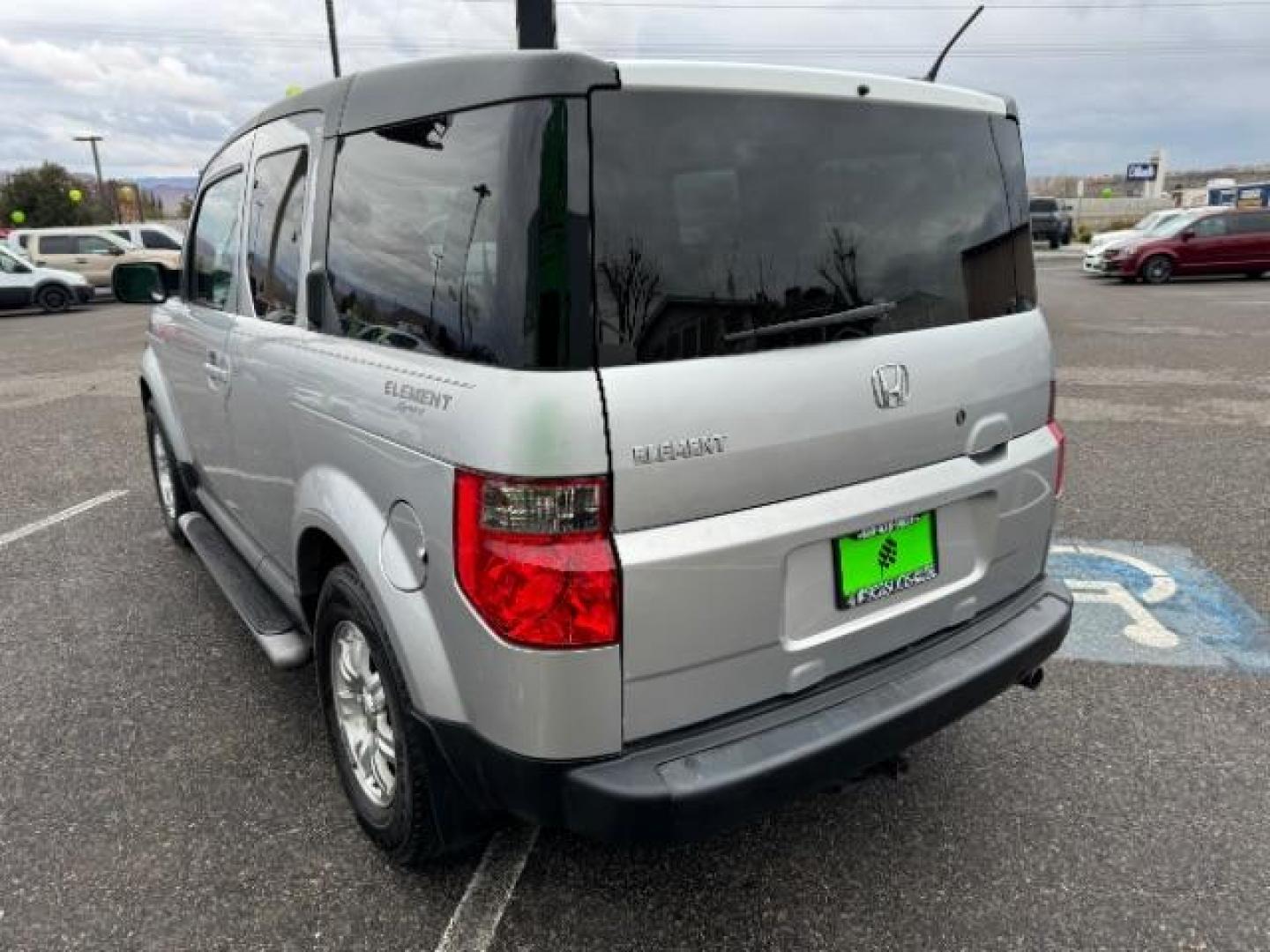 2006 Alabaster Silver Metallic /Gray/Blue Cloth Interior Honda Element EX-P 2WD AT (5J6YH187X6L) with an 2.4L L4 DOHC 16V engine, 4-Speed Automatic transmission, located at 940 North Main Street, Cedar City, UT, 84720, (435) 628-0023, 37.692936, -113.061897 - Photo#7