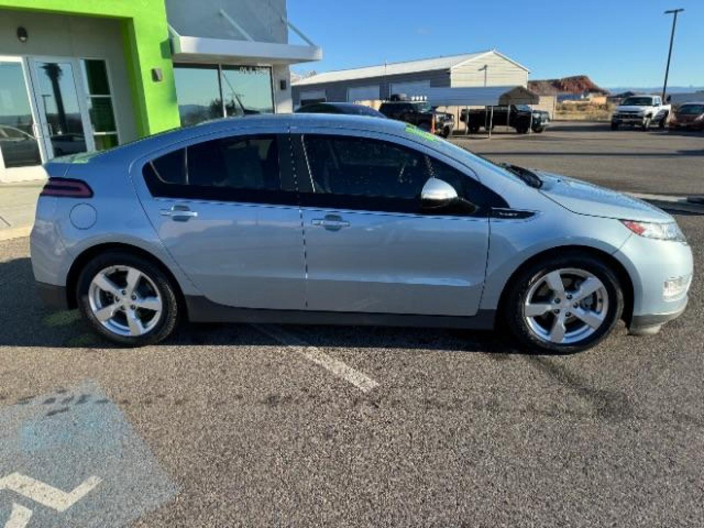 2014 Blue Chevrolet Volt Standard w/ LEP (1G1RE6E46EU) with an ELECTRIC engine, Continuously Variable Transmission transmission, located at 1865 East Red Hills Pkwy, St. George, 84770, (435) 628-0023, 37.120850, -113.543640 - ***This Vehicle May Qualify for up to $4k Cashback*** https://www.irs.gov/credits-deductions/used-clean-vehicle-credit We specialize in helping ALL people get the best financing available. No matter your credit score, good, bad or none we can get you an amazing rate. Had a bankruptcy, divorce, or - Photo#12