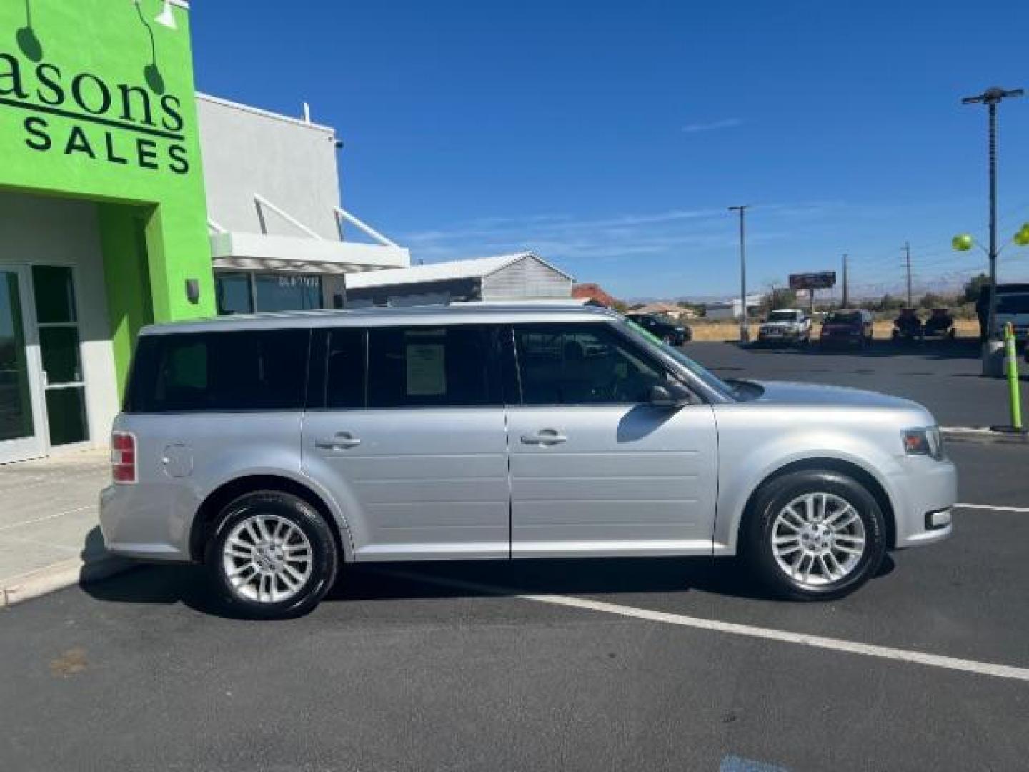 2013 Ingot Silver Metalli /Charcoal Black Leath Ford Flex SEL FWD (2FMGK5C83DB) with an 3.5L V6 DOHC 24V engine, 6-Speed Automatic Ov transmission, located at 1865 East Red Hills Pkwy, St. George, 84770, (435) 628-0023, 37.120850, -113.543640 - We specialize in helping ALL people get the best financing available. No matter your credit score, good, bad or none we can get you an amazing rate. Had a bankruptcy, divorce, or repossessions? We give you the green light to get your credit back on the road. Low down and affordable payments that fit - Photo#7