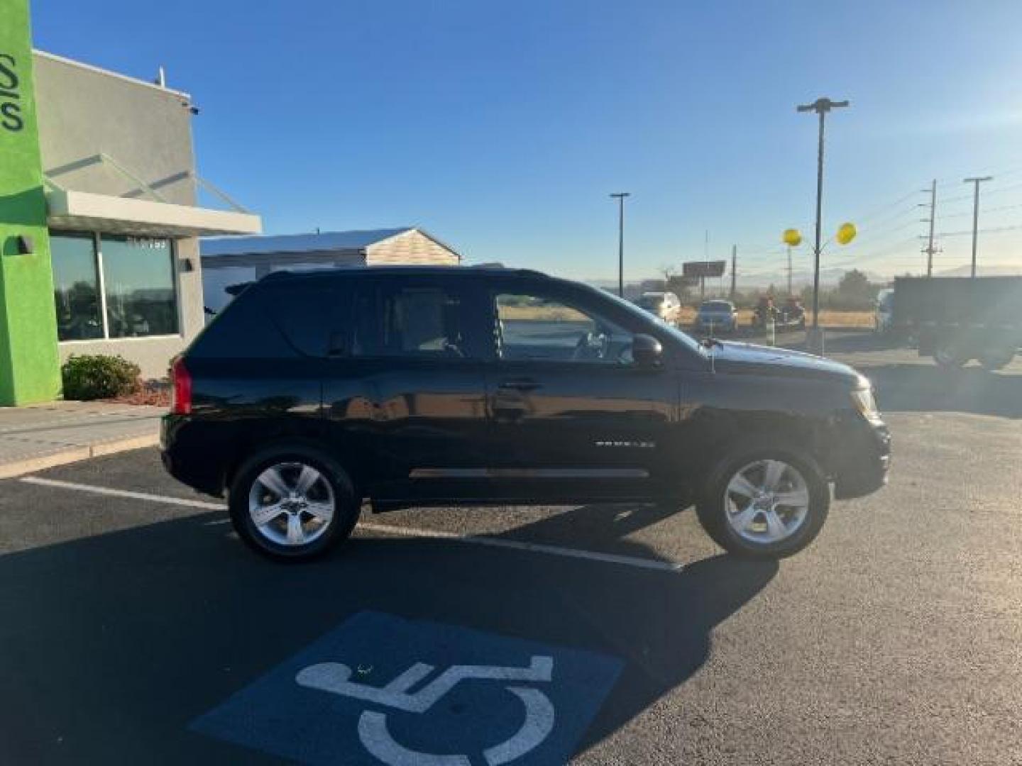 2012 Black /Dark Slate Gray Clot Jeep Compass Sport 4WD (1C4NJDBB2CD) with an 2.4L L4 DOHC 16V engine, Continuously Variabl transmission, located at 940 North Main Street, Cedar City, UT, 84720, (435) 628-0023, 37.692936, -113.061897 - We specialize in helping ALL people get the best financing available. No matter your credit score, good, bad or none we can get you an amazing rate. Had a bankruptcy, divorce, or repossessions? We give you the green light to get your credit back on the road. Low down and affordable payments that fit - Photo#5