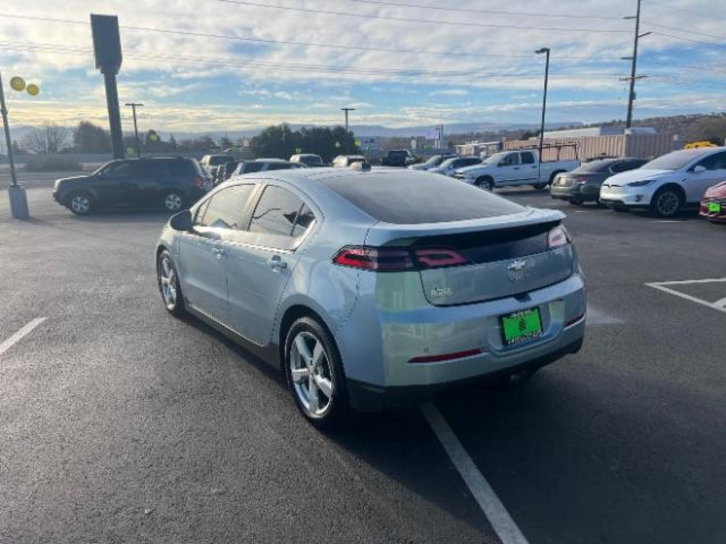 2015 Light Blue /Black Leather Interior Chevrolet Volt Premium w/ Navigatio (1G1RD6E44FU) with an 1.4L L4 DOHC 16V PLU engine, Continuously Variabl transmission, located at 940 North Main Street, Cedar City, UT, 84720, (435) 628-0023, 37.692936, -113.061897 - Photo#4