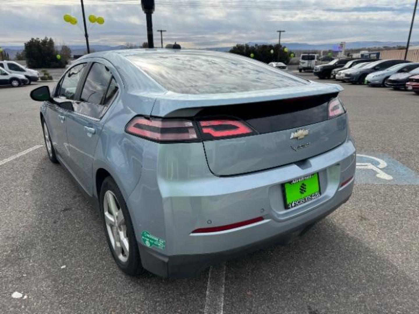 2015 Silver Topaz Metallic Chevrolet Volt Premium w/ Navigation (1G1RD6E44FU) with an 1.4L L4 DOHC 16V PLUG-IN HYBRID engine, Continuously Variable Transmission transmission, located at 940 North Main Street, Cedar City, UT, 84720, (435) 628-0023, 37.692936, -113.061897 - ***This vehicle qualifies for the EV/Hybrid tax rebate of up to $4,000*** We are setup with the IRS to recieve direct payments within 72 hours. We file the rebate online with IRS and can credit it to your down payment, reduce the sales price OR give you cashback!! These cars will not last and can o - Photo#8