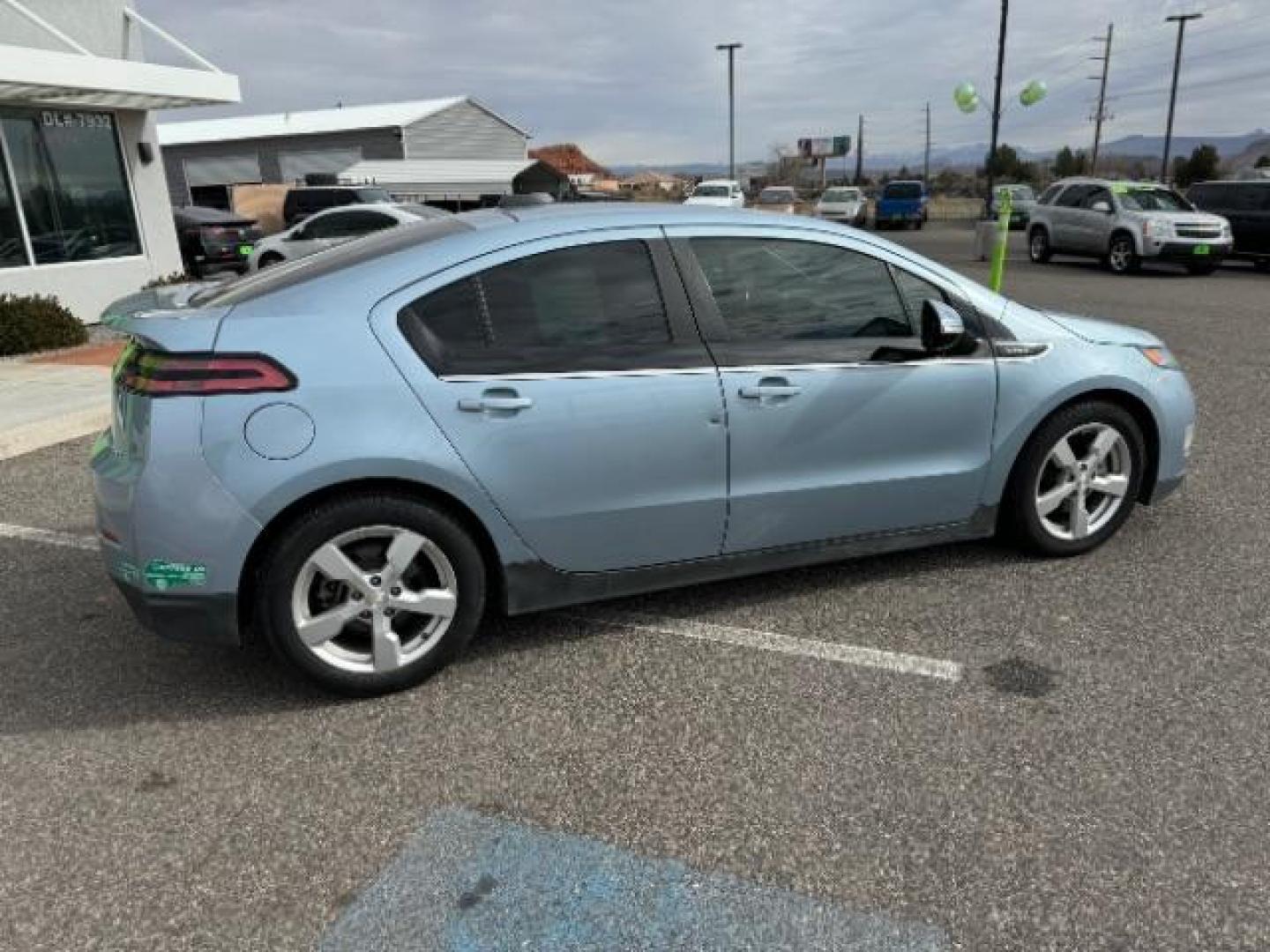 2015 Silver Topaz Metallic Chevrolet Volt Premium w/ Navigation (1G1RD6E44FU) with an 1.4L L4 DOHC 16V PLUG-IN HYBRID engine, Continuously Variable Transmission transmission, located at 940 North Main Street, Cedar City, UT, 84720, (435) 628-0023, 37.692936, -113.061897 - ***This vehicle qualifies for the EV/Hybrid tax rebate of up to $4,000*** We are setup with the IRS to recieve direct payments within 72 hours. We file the rebate online with IRS and can credit it to your down payment, reduce the sales price OR give you cashback!! These cars will not last and can o - Photo#12