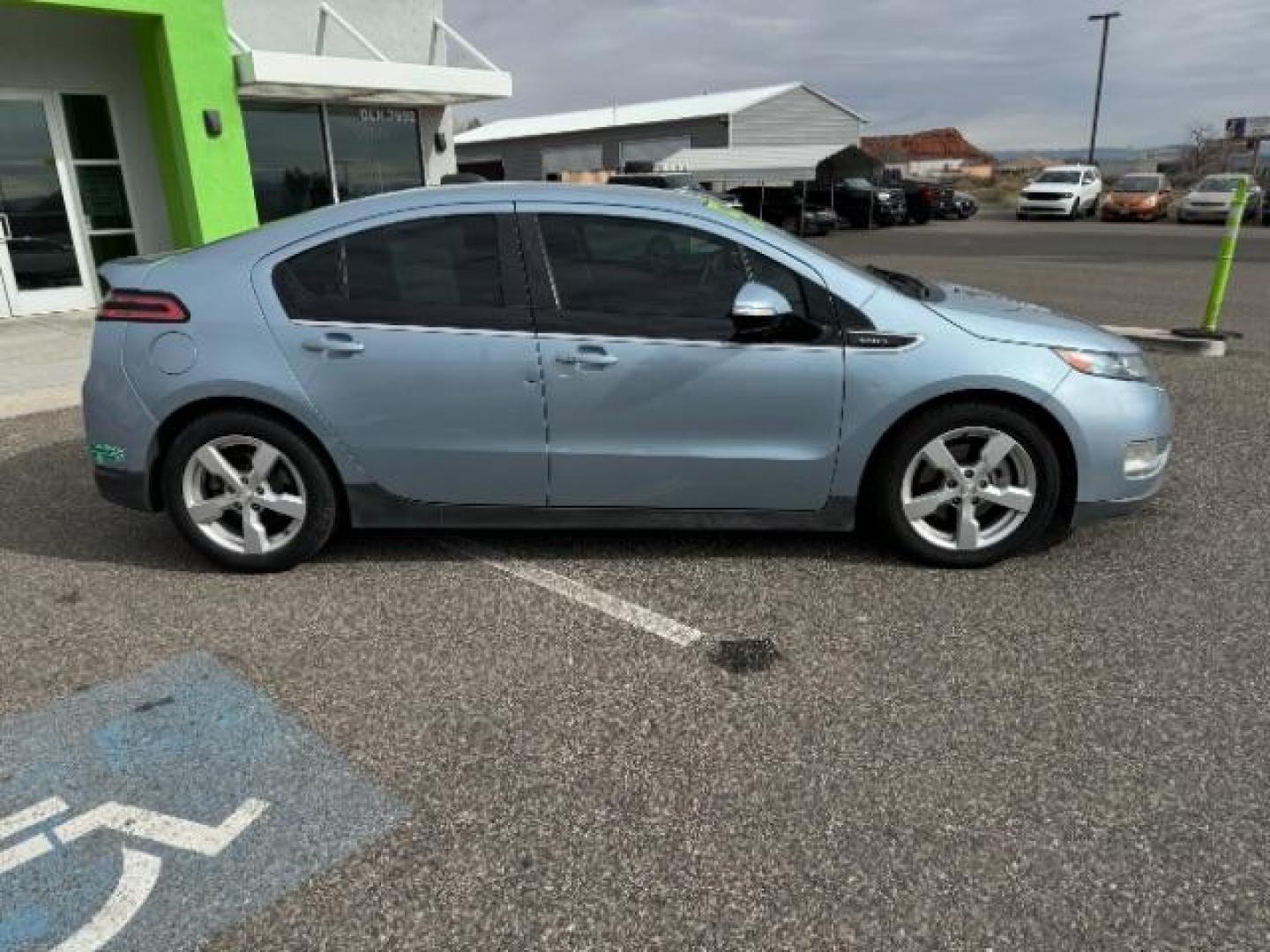 2015 Silver Topaz Metallic Chevrolet Volt Premium w/ Navigation (1G1RD6E44FU) with an 1.4L L4 DOHC 16V PLUG-IN HYBRID engine, Continuously Variable Transmission transmission, located at 940 North Main Street, Cedar City, UT, 84720, (435) 628-0023, 37.692936, -113.061897 - ***This vehicle qualifies for the EV/Hybrid tax rebate of up to $4,000*** We are setup with the IRS to recieve direct payments within 72 hours. We file the rebate online with IRS and can credit it to your down payment, reduce the sales price OR give you cashback!! These cars will not last and can o - Photo#13