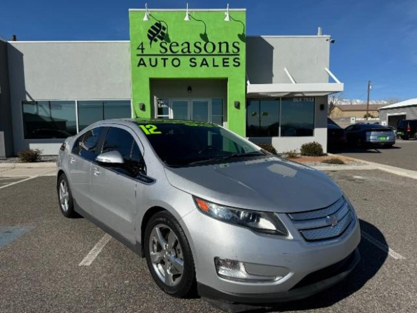 2012 Silver Ice Metallic /Jet Black and Ceramic White Cloth Interior Chevrolet Volt Premium w/ Navigation (1G1RD6E47CU) with an 1.4L L4 DOHC 16V PLUG-IN HYBRID engine, Continuously Variable Transmission transmission, located at 1865 East Red Hills Pkwy, St. George, 84770, (435) 628-0023, 37.120850, -113.543640 - Photo#1