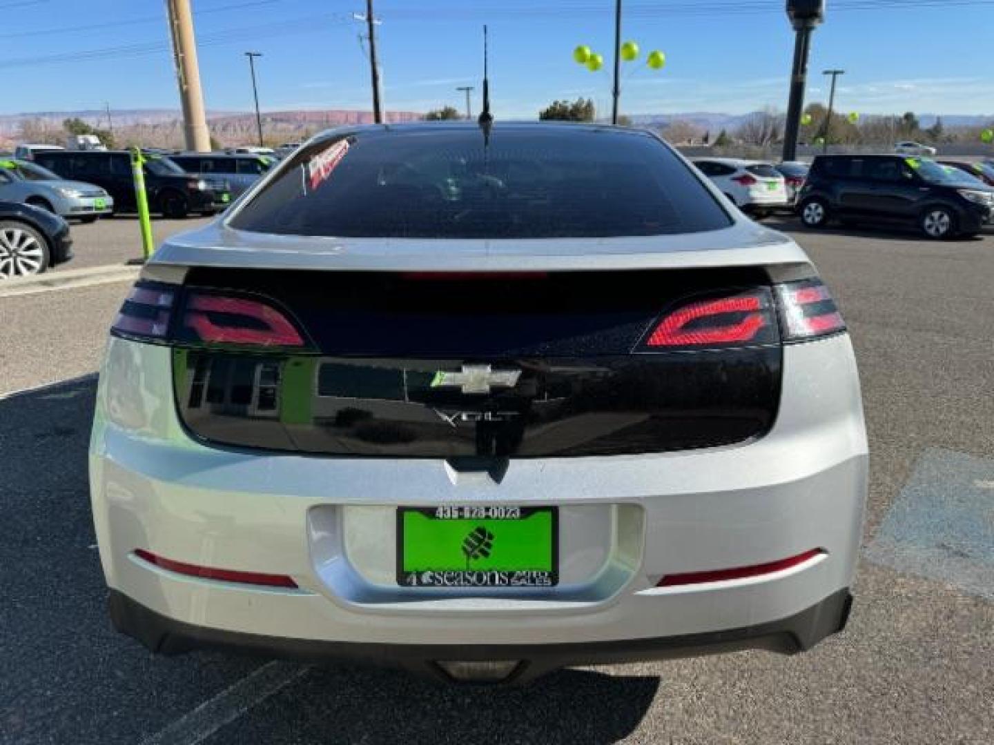 2012 Silver Ice Metallic /Jet Black and Ceramic White Cloth Interior Chevrolet Volt Premium w/ Navigation (1G1RD6E47CU) with an 1.4L L4 DOHC 16V PLUG-IN HYBRID engine, Continuously Variable Transmission transmission, located at 1865 East Red Hills Pkwy, St. George, 84770, (435) 628-0023, 37.120850, -113.543640 - We specialize in helping ALL people get the best financing available. No matter your credit score, good, bad or none we can get you an amazing rate. Had a bankruptcy, divorce, or repossessions? We give you the green light to get your credit back on the road. Low down and affordable payments that fit - Photo#9